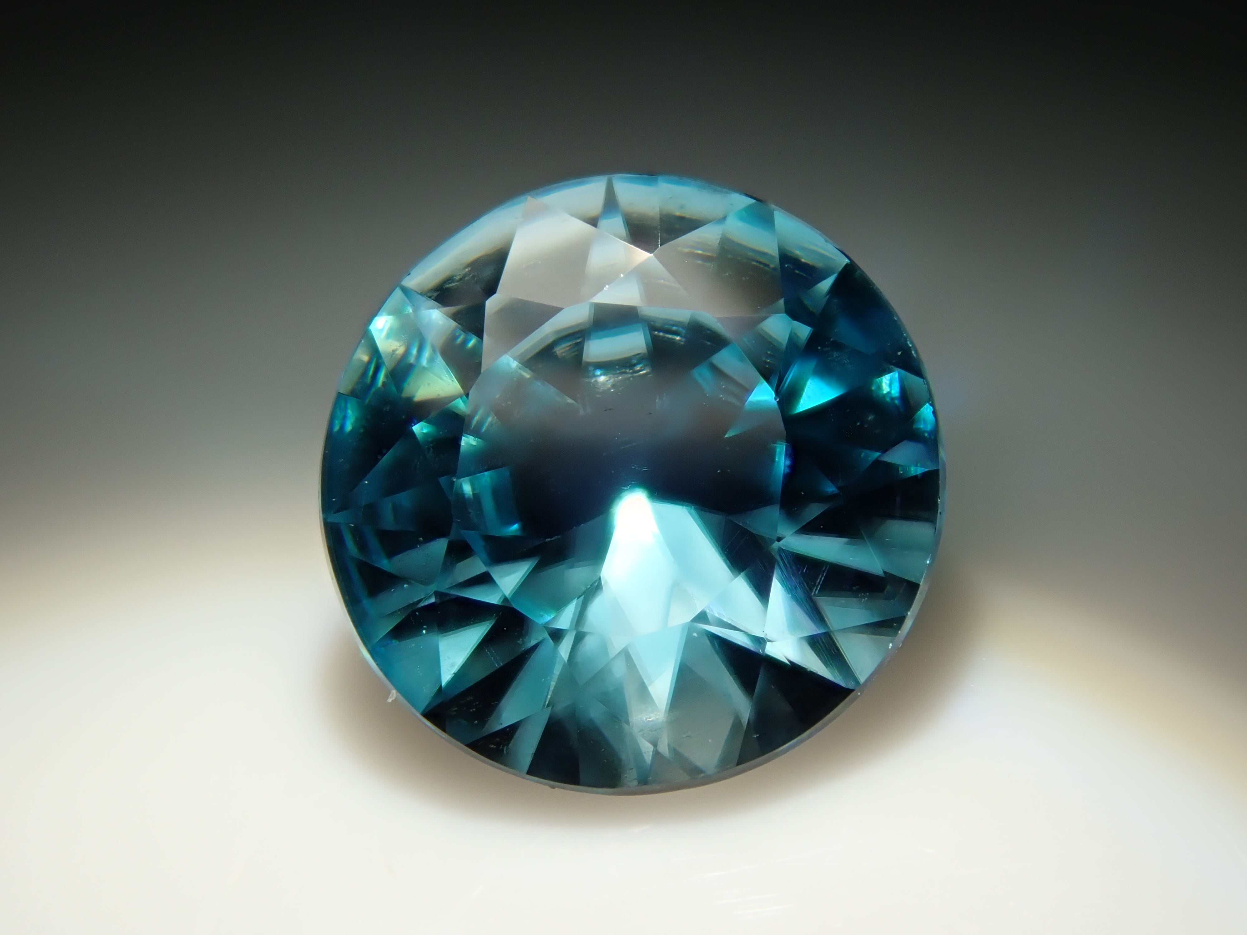 Cambodian blue zircon 5.9mm/0.910ct loose