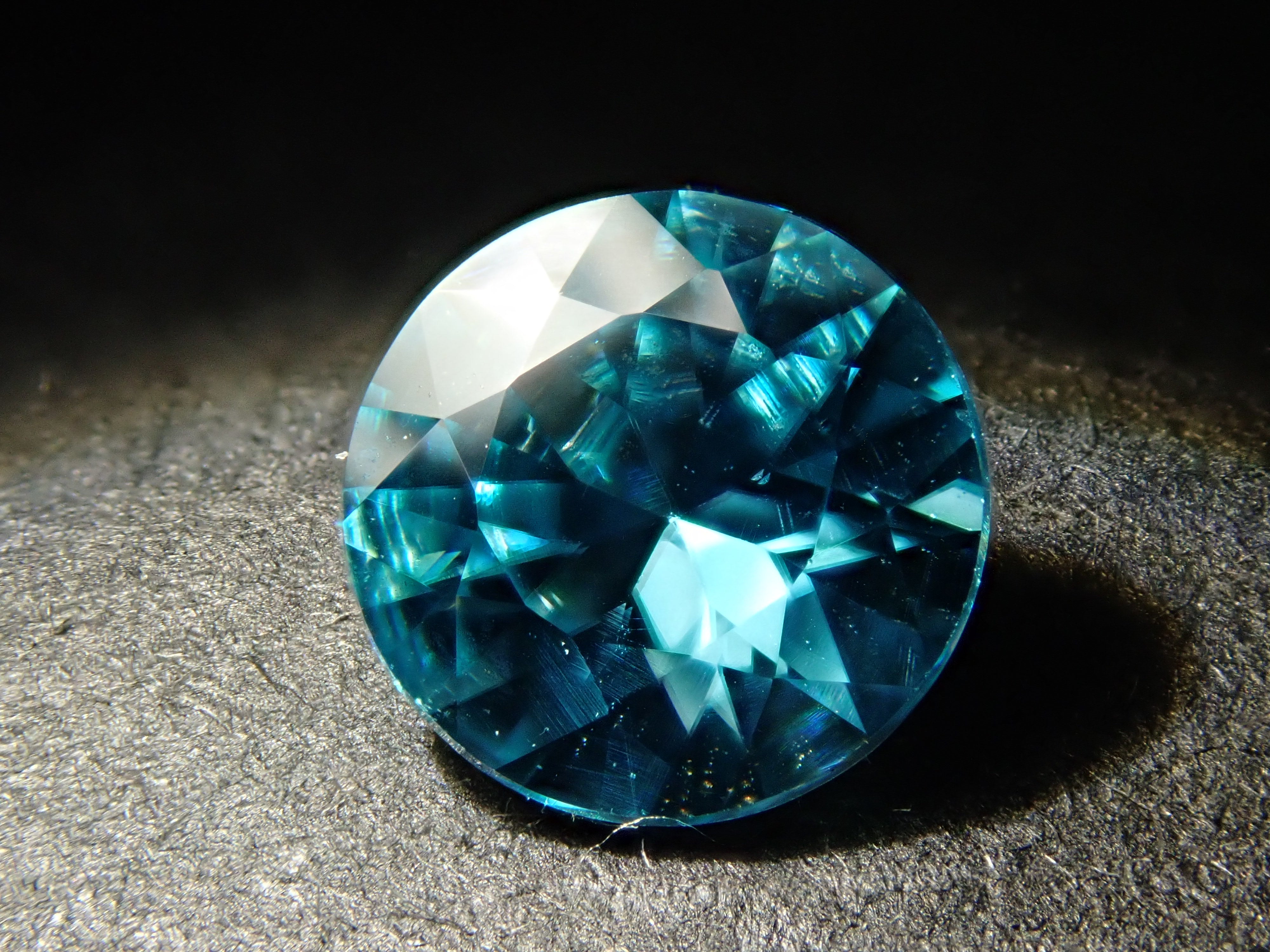 Cambodian blue zircon 5.9mm/0.910ct loose