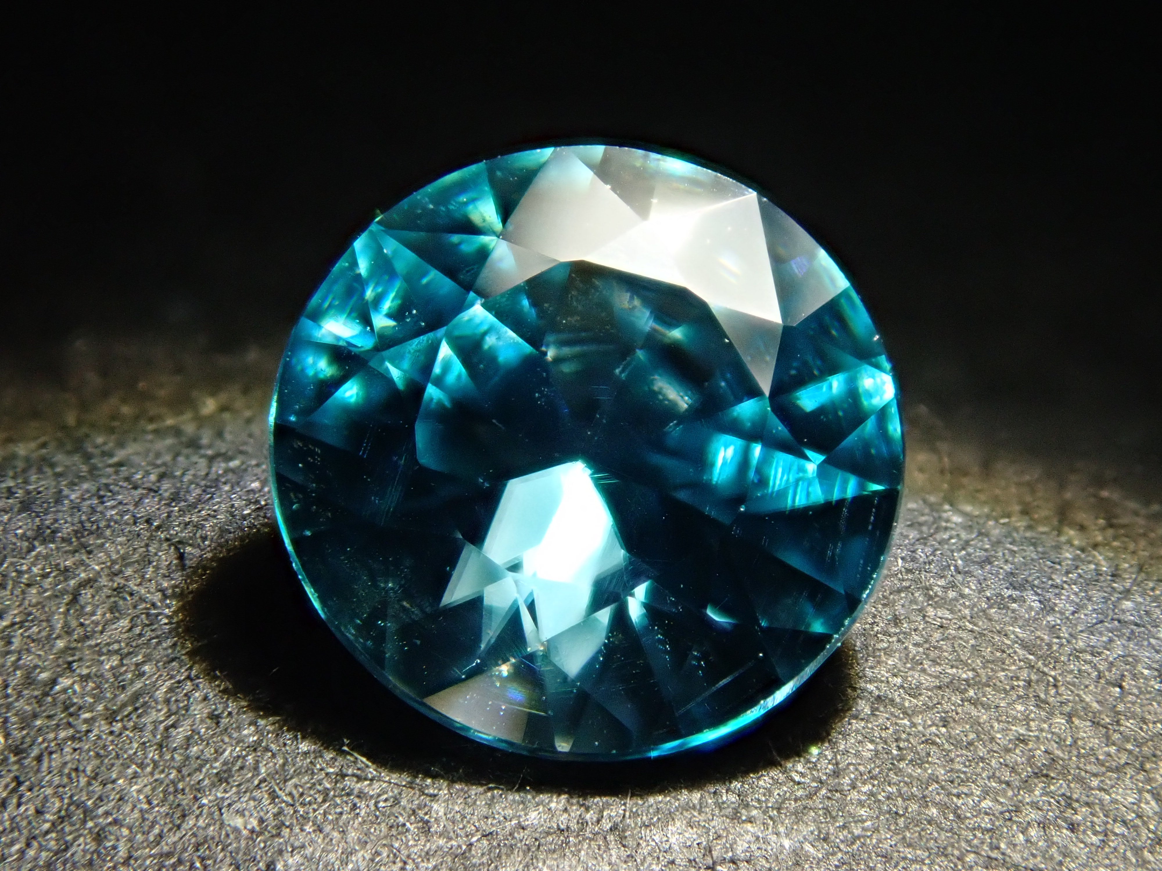 Cambodian blue zircon 5.9mm/0.910ct loose