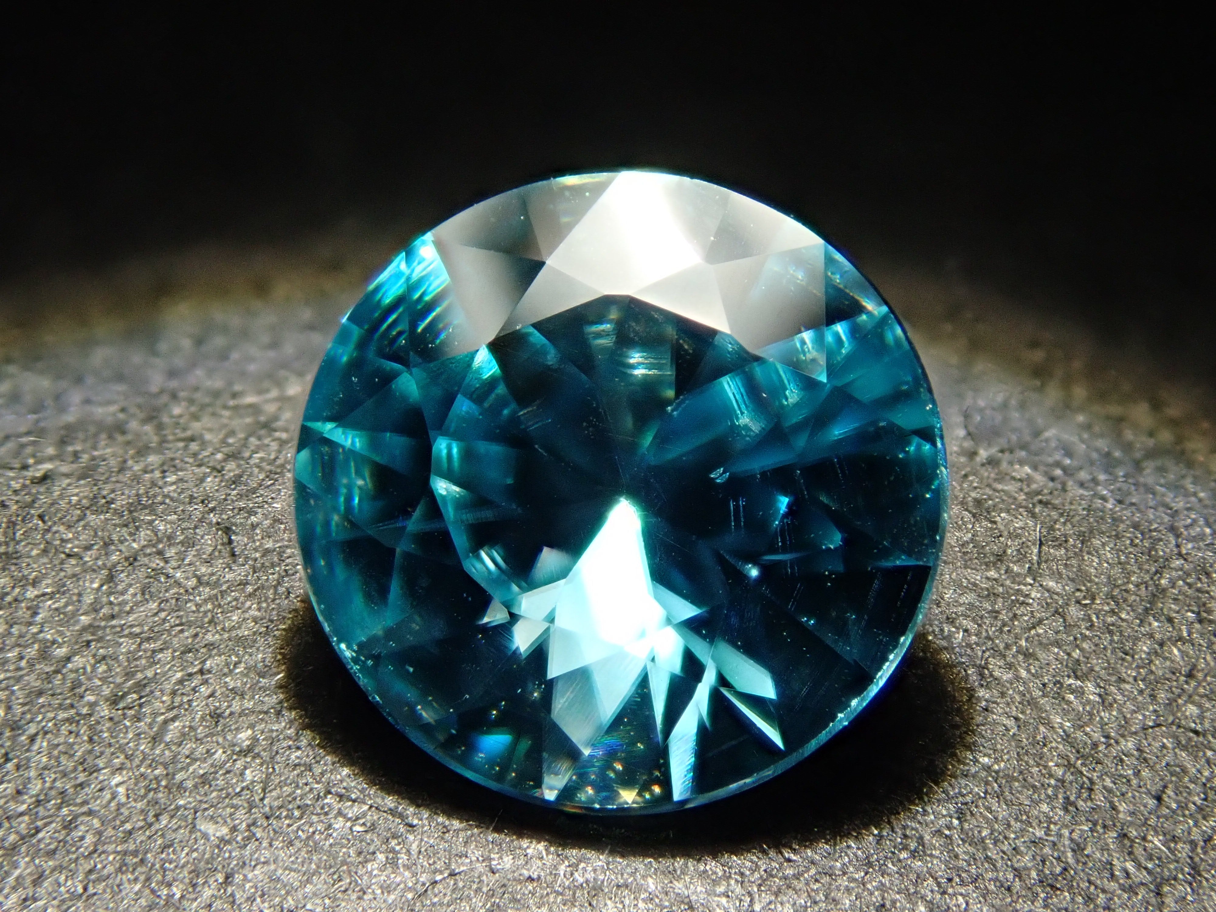 Cambodian blue zircon 5.9mm/0.910ct loose