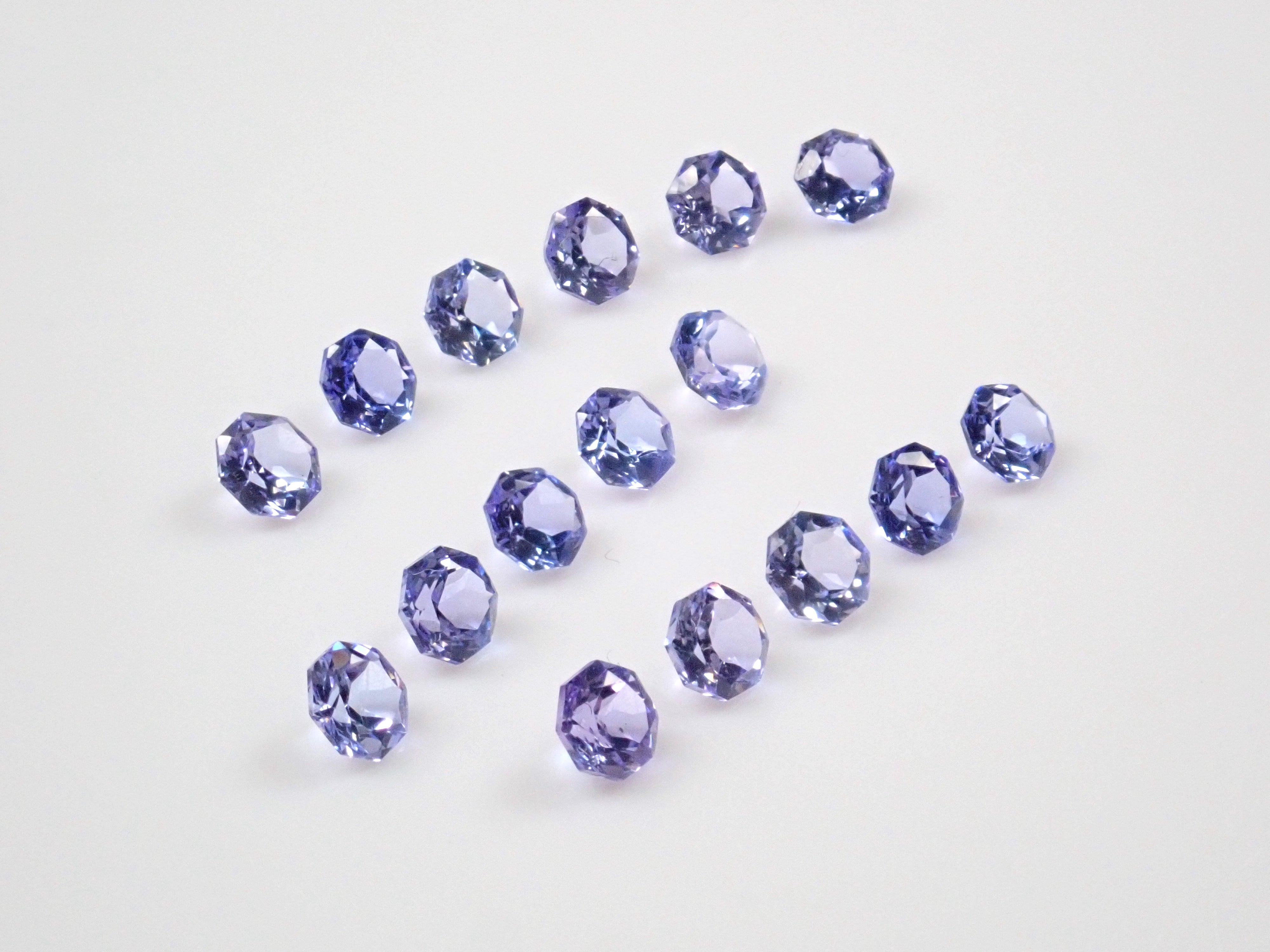 《Limited to 16 stones》1 tanzanite stone (octagonal cut, 3.0mm)《Multiple purchase discount available》