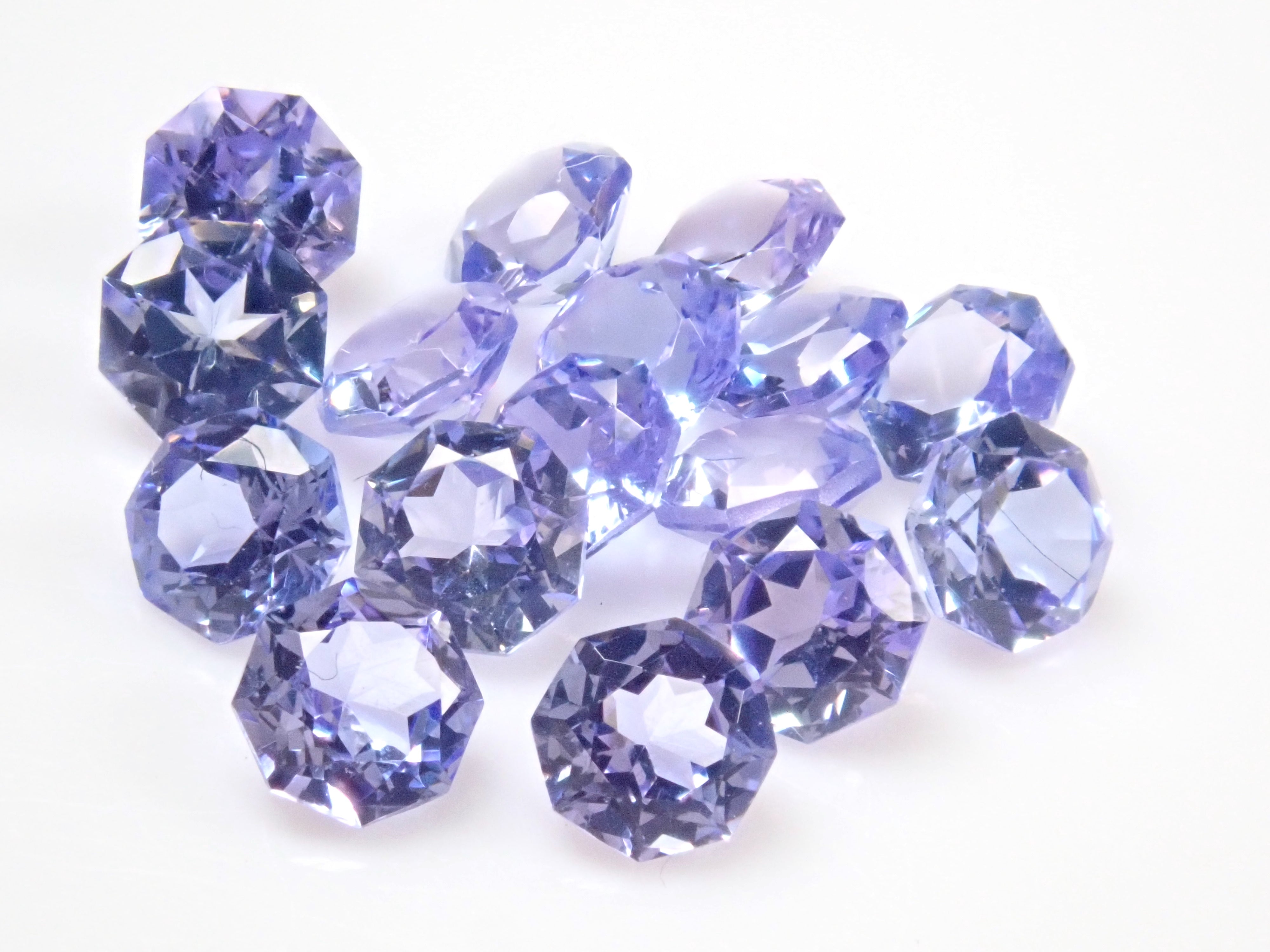 《Limited to 16 stones》1 tanzanite stone (octagonal cut, 3.0mm)《Multiple purchase discount available》