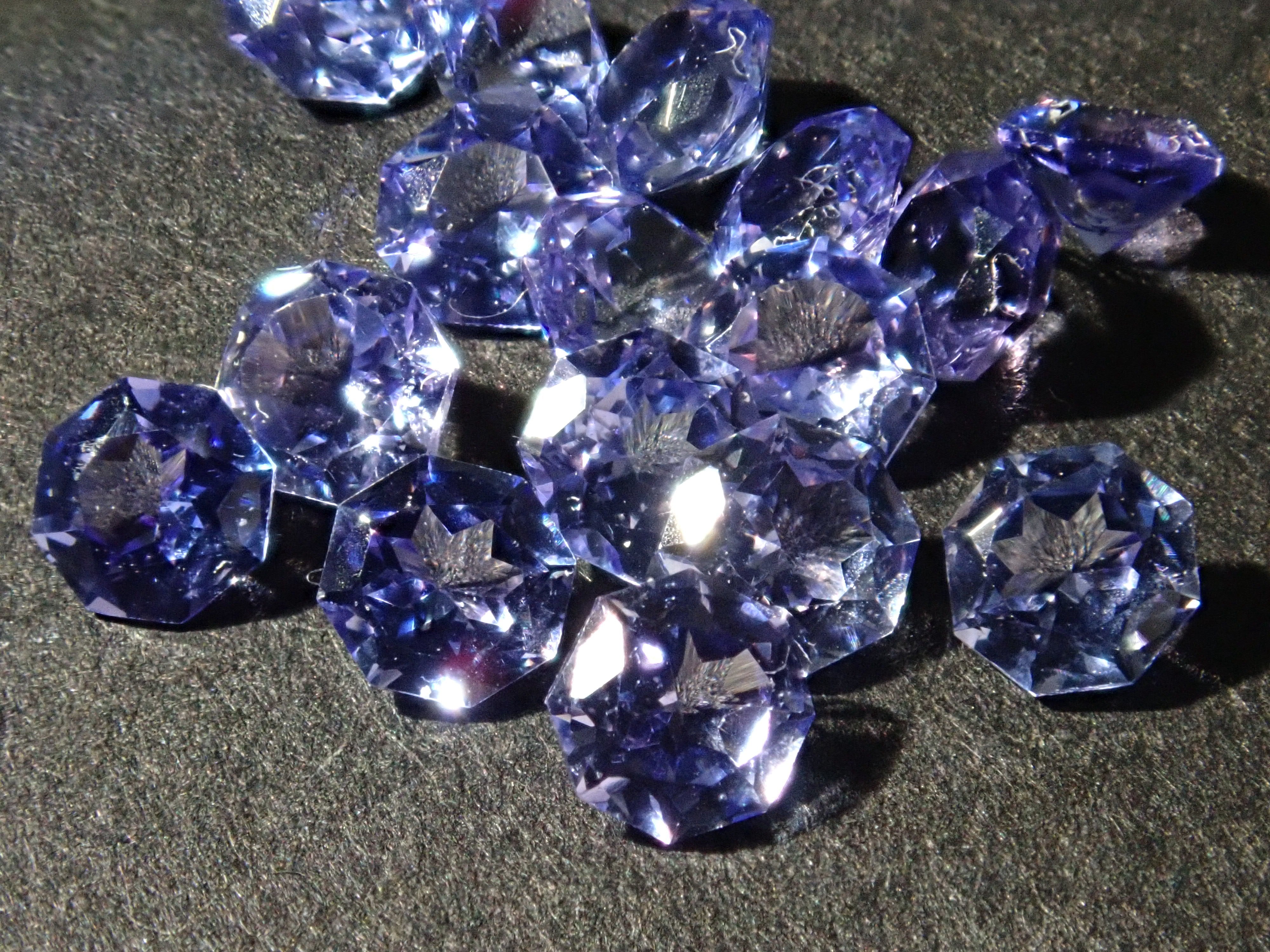 《Limited to 16 stones》1 tanzanite stone (octagonal cut, 3.0mm)《Multiple purchase discount available》