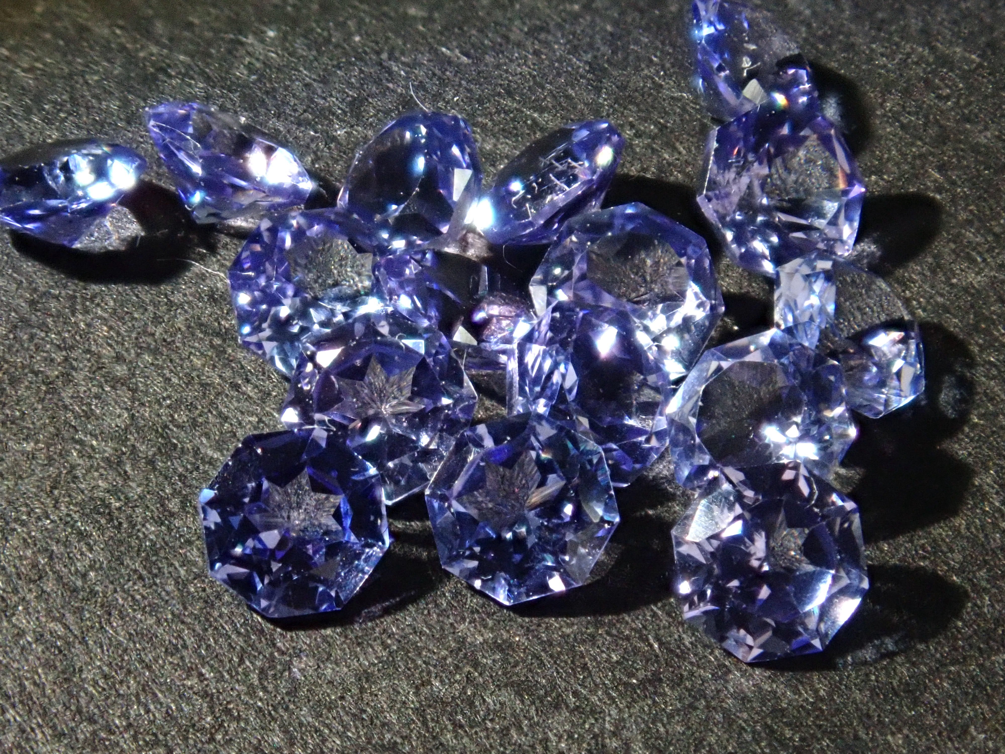 《Limited to 16 stones》1 tanzanite stone (octagonal cut, 3.0mm)《Multiple purchase discount available》