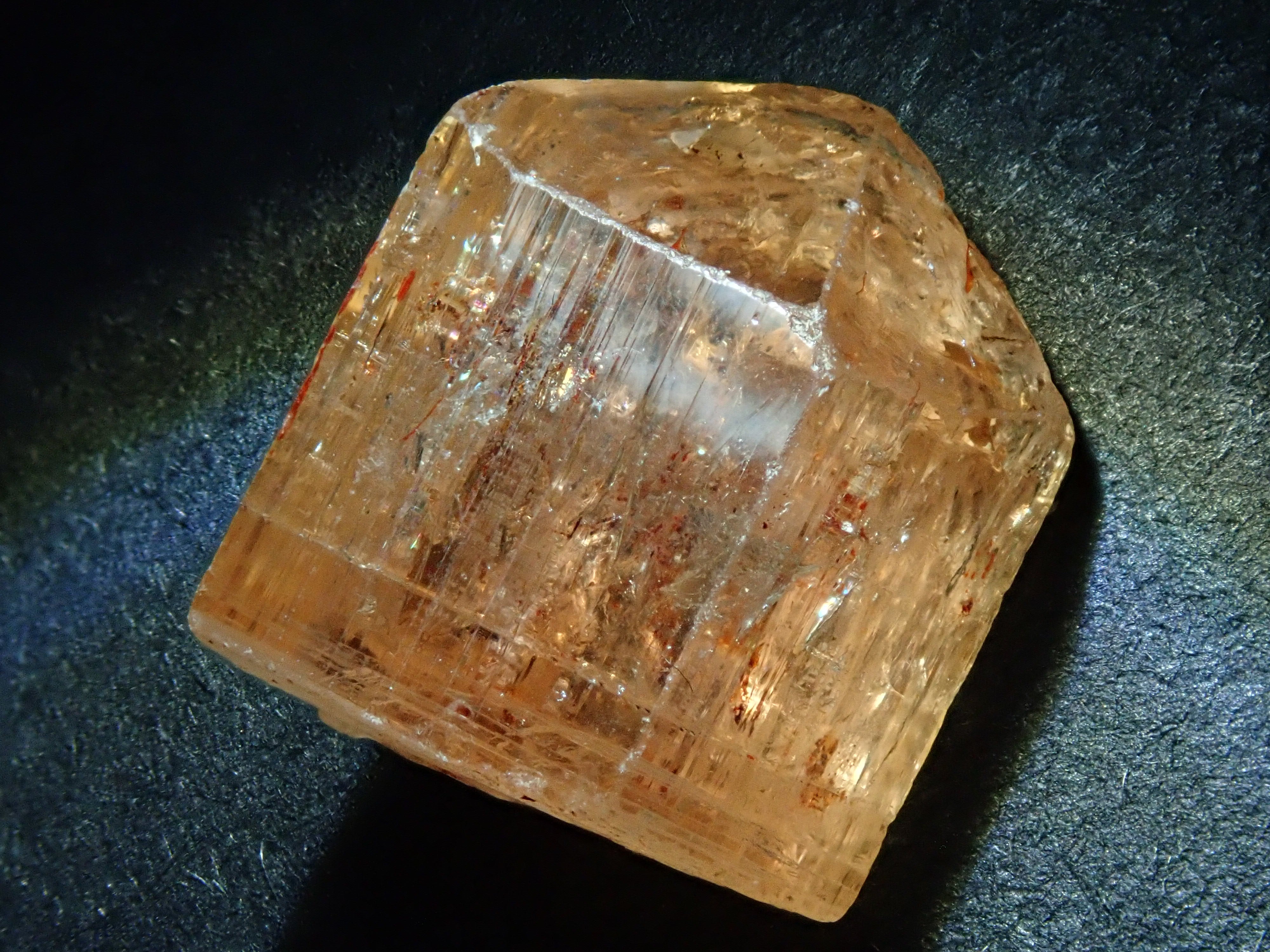 【12547808更新】インペリアルトパーズ 7.170ct原石