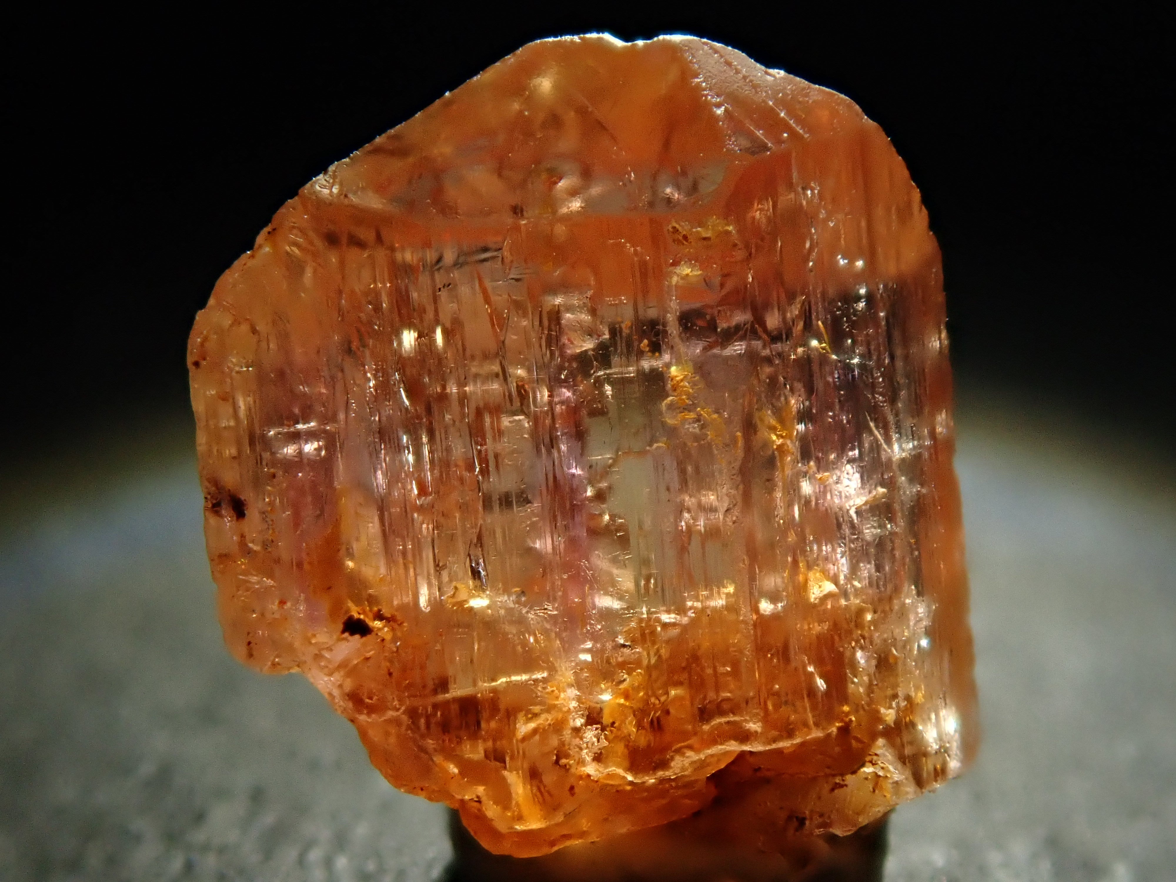 【12547809更新】インペリアルトパーズ 3.516ct原石