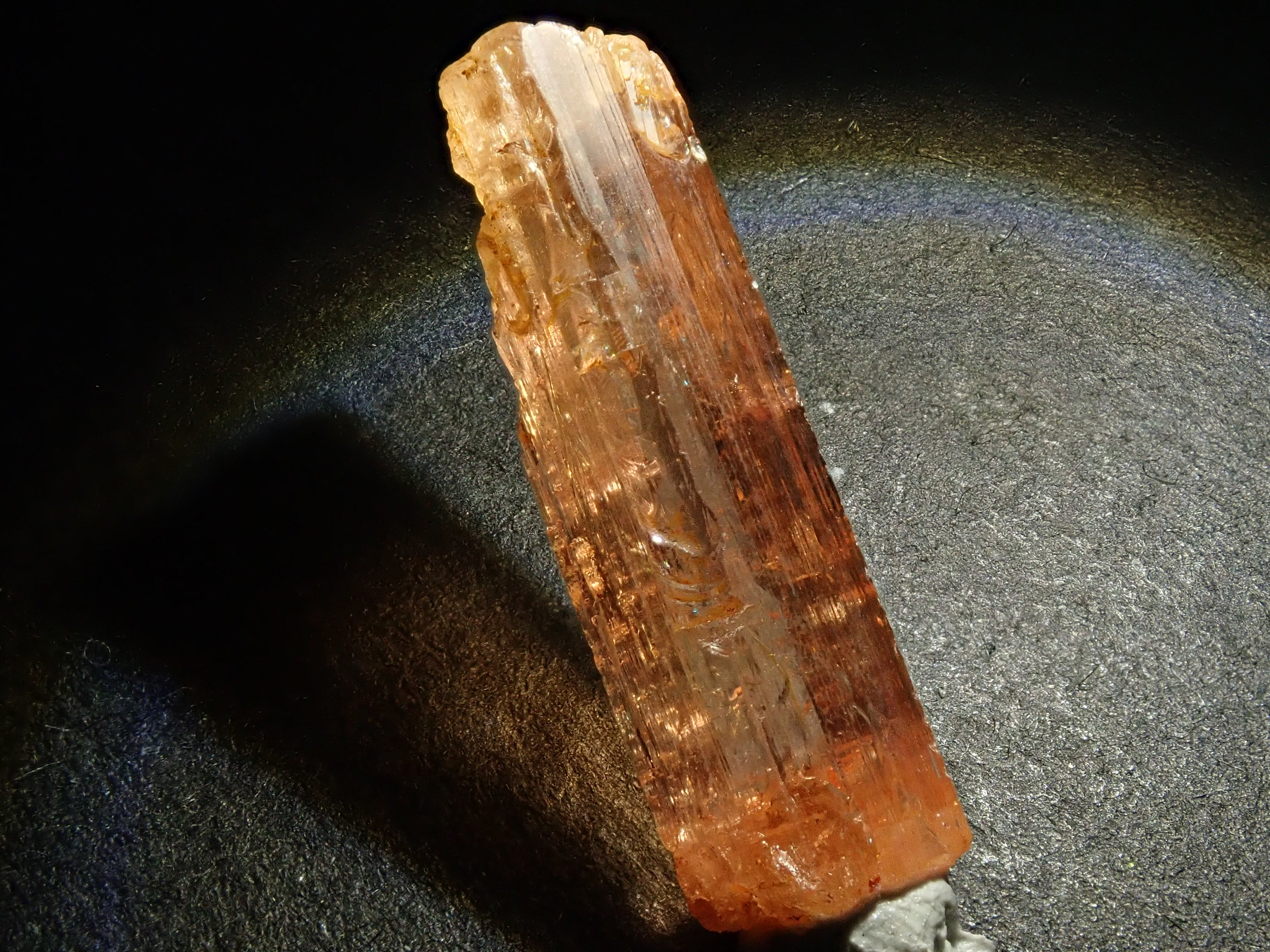 【12547810更新】インペリアルトパーズ 5.667ct原石