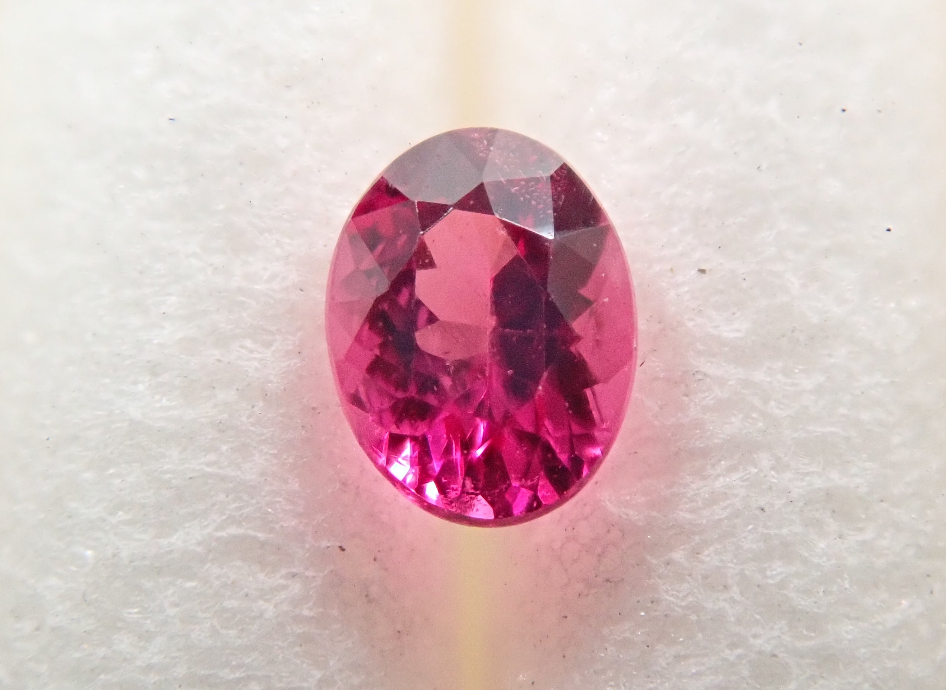 アメリカ産ノンオイルレッドベリル 0.085ctルース GIA