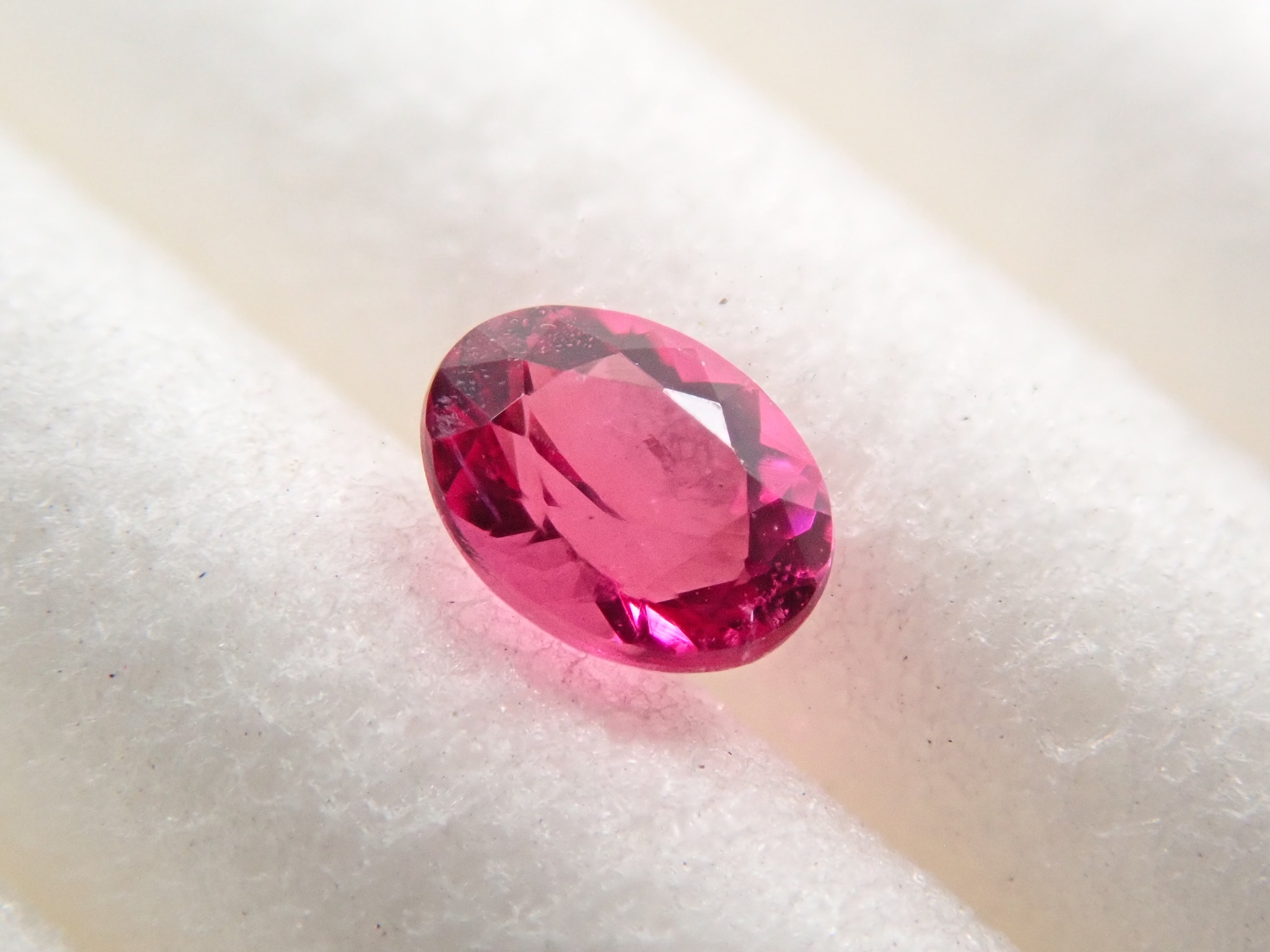 【12547734掲載】アメリカ産ノンオイルレッドベリル 0.085ctルース