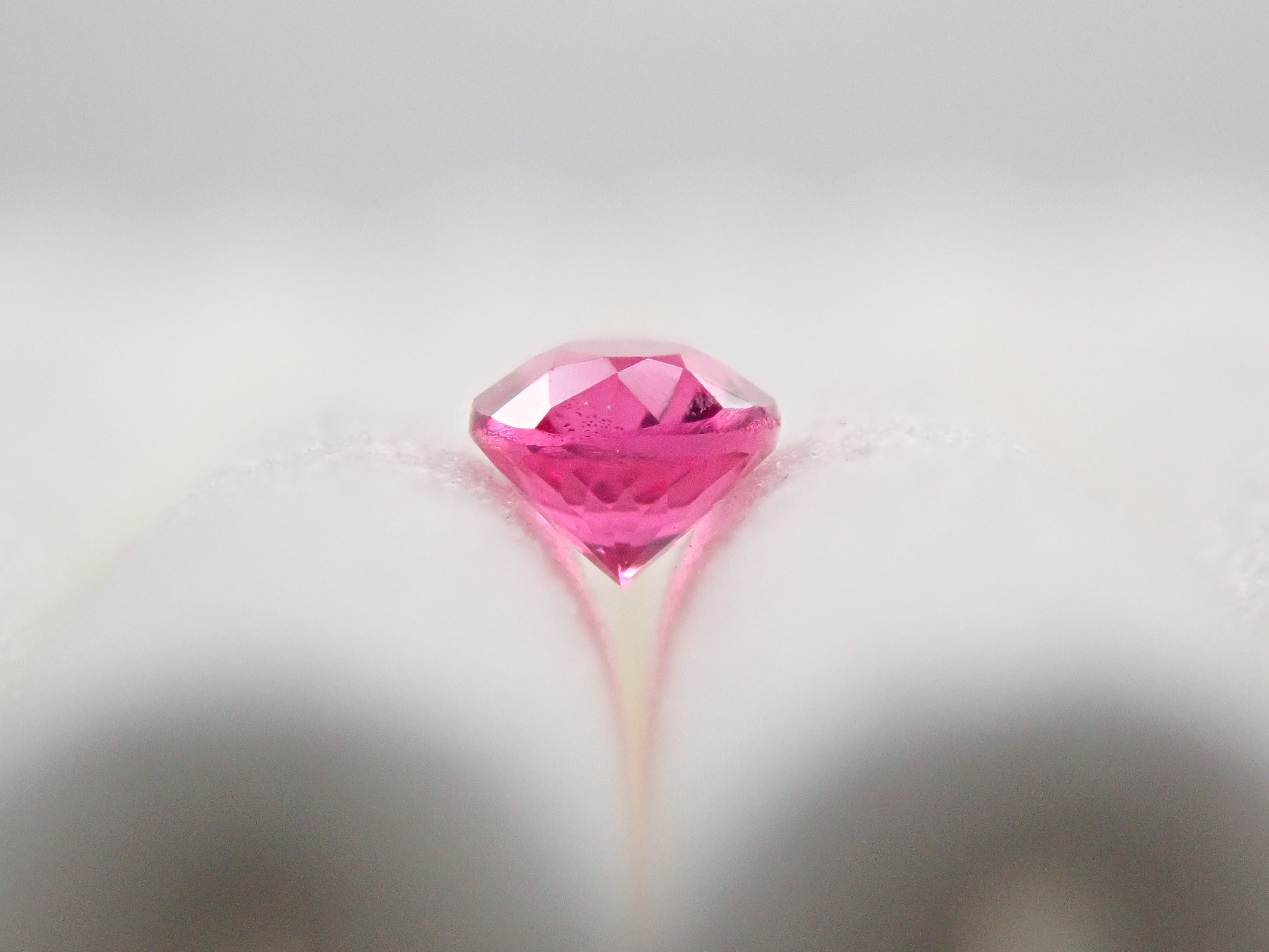 【12547734掲載】アメリカ産ノンオイルレッドベリル 0.085ctルース