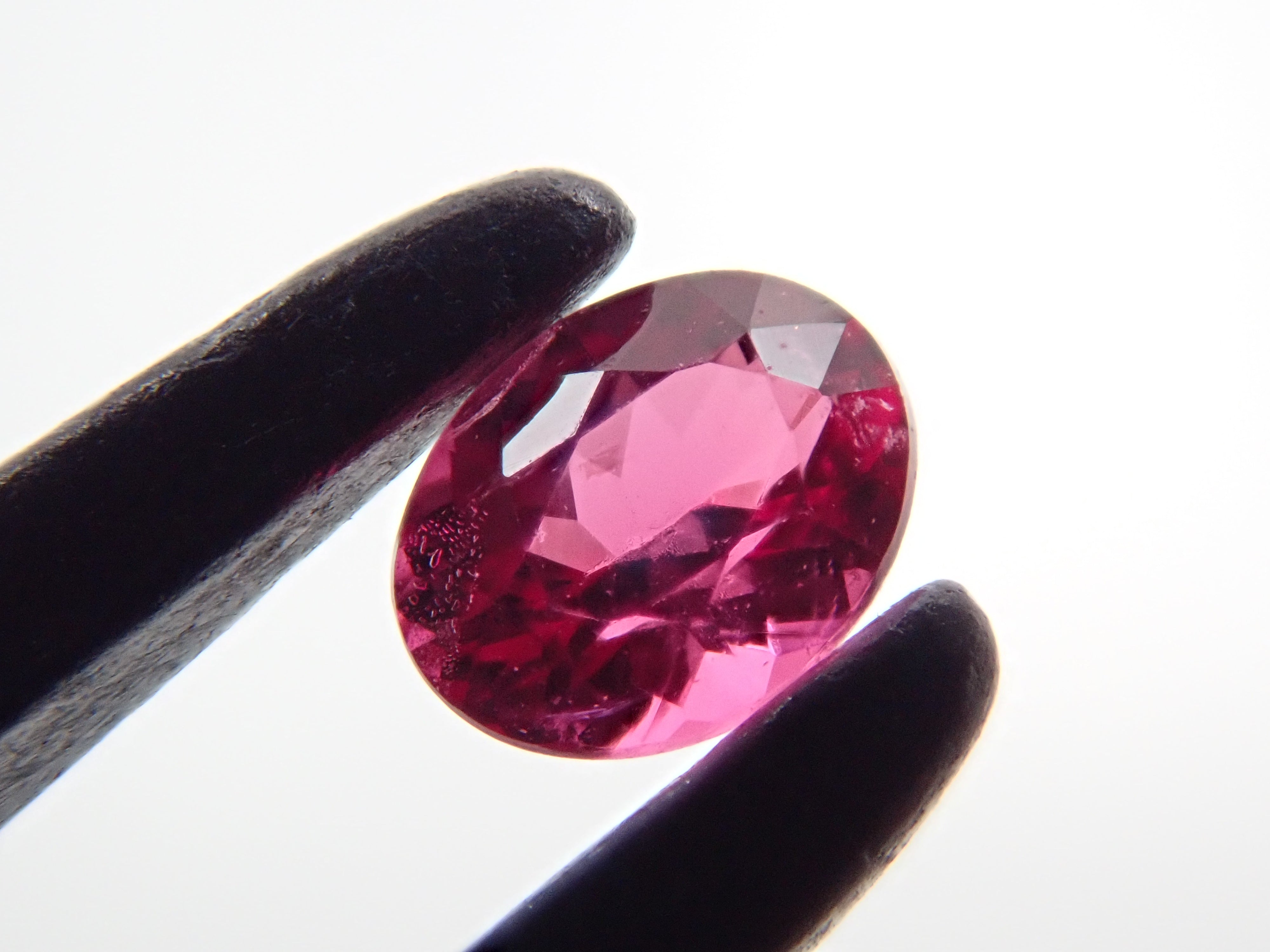 アメリカ産ノンオイルレッドベリル 0.085ctルース GIA