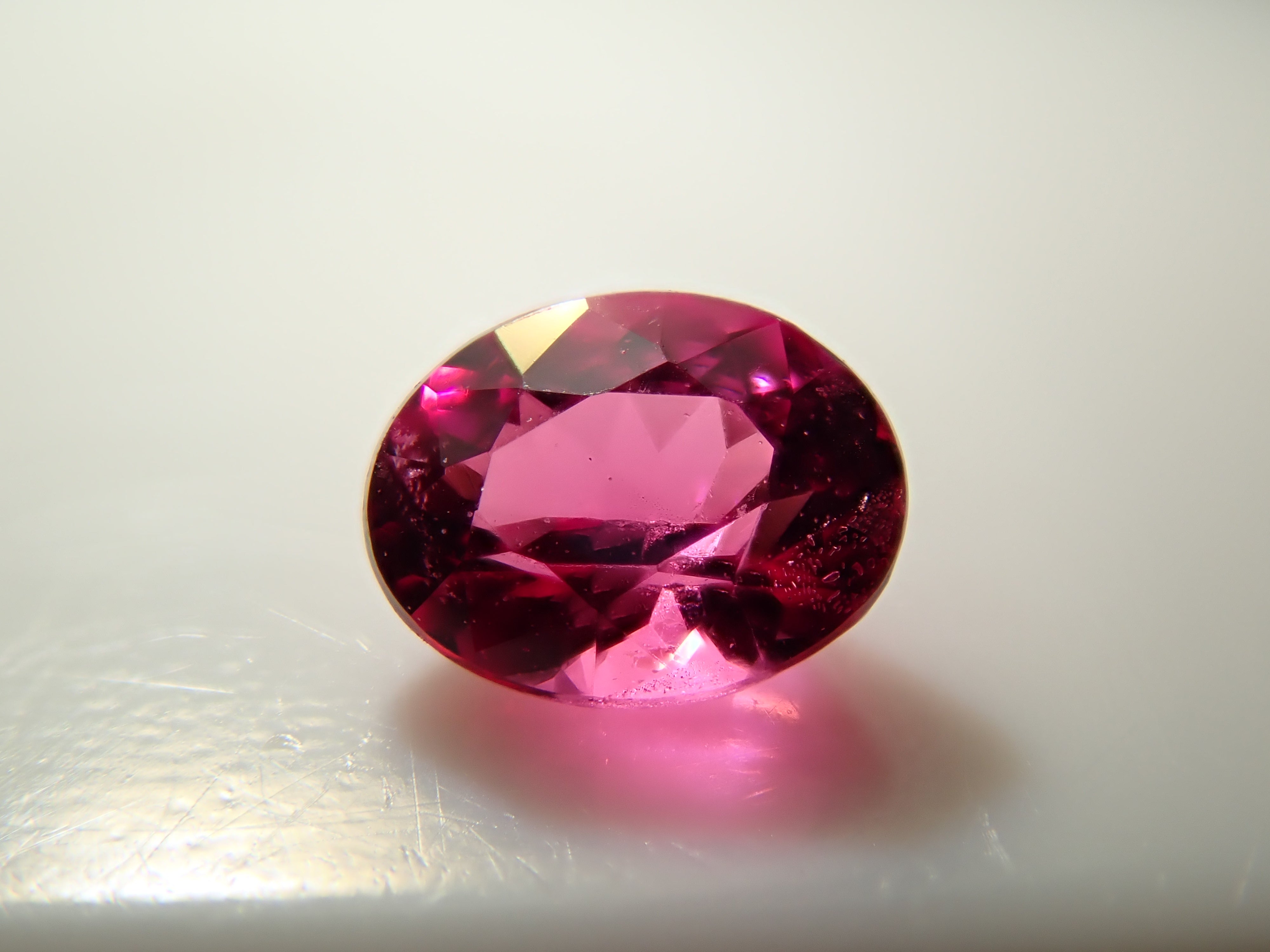 アメリカ産ノンオイルレッドベリル 0.085ctルース GIA