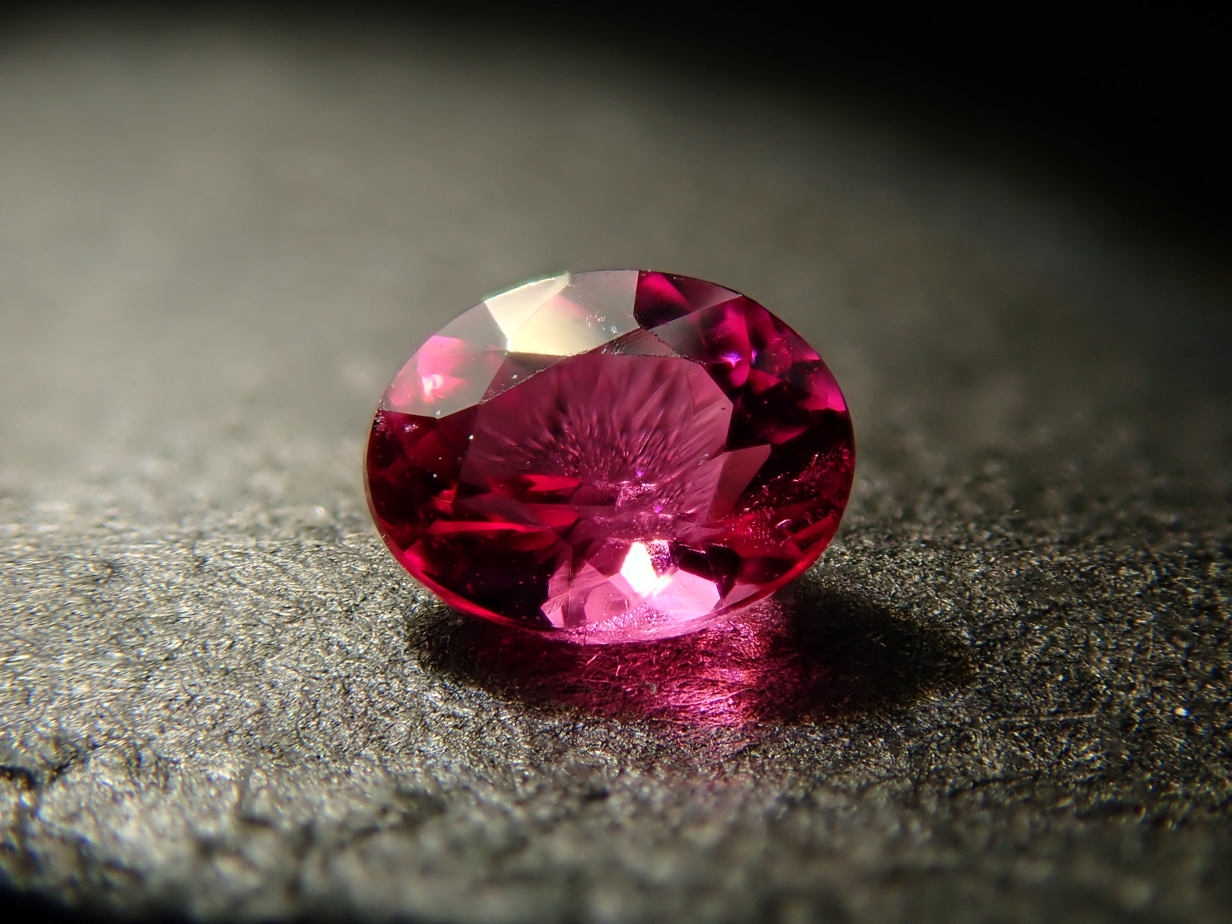 【12547734掲載】アメリカ産ノンオイルレッドベリル 0.085ctルース