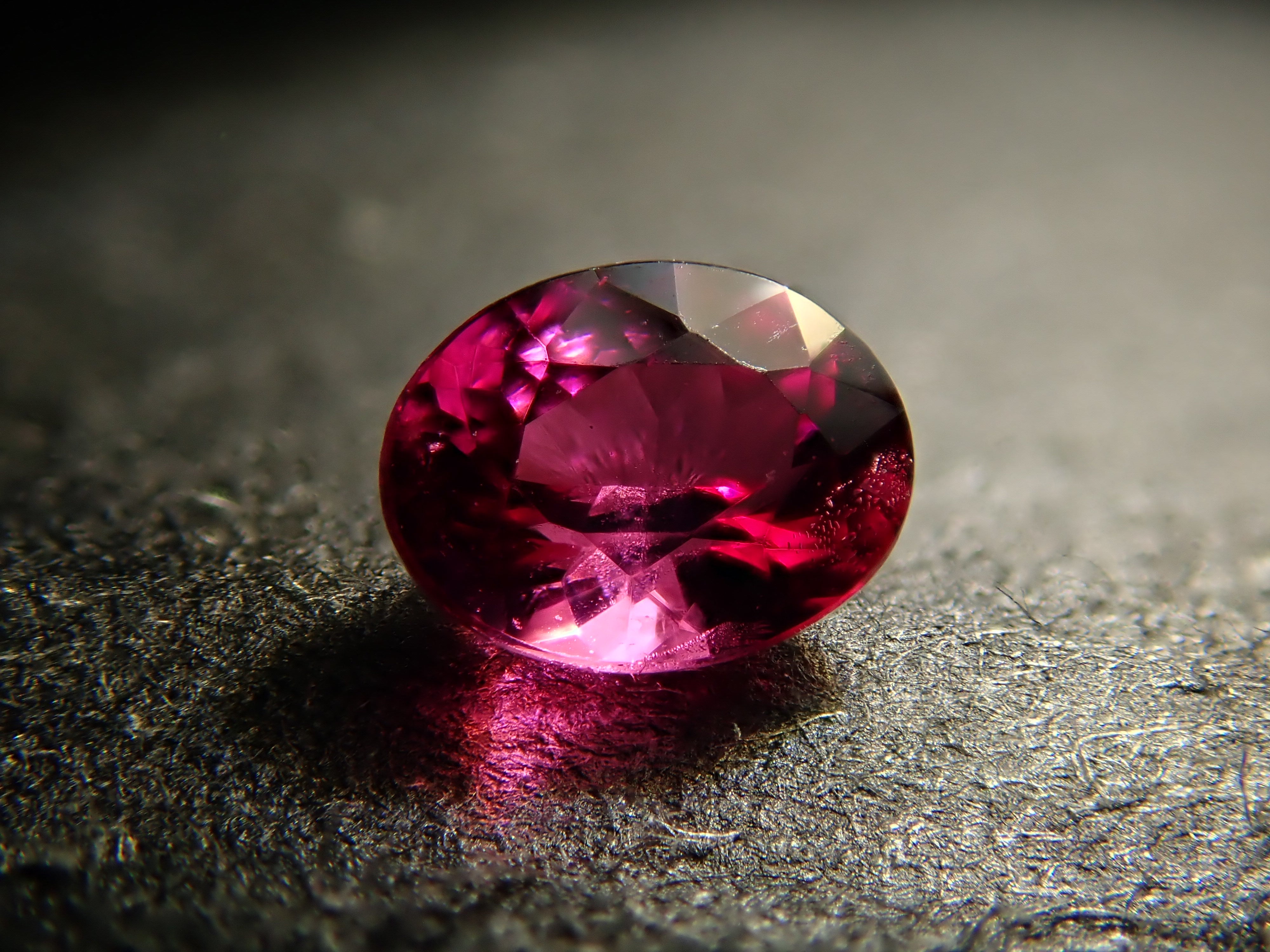 【12547734掲載】アメリカ産ノンオイルレッドベリル 0.085ctルース