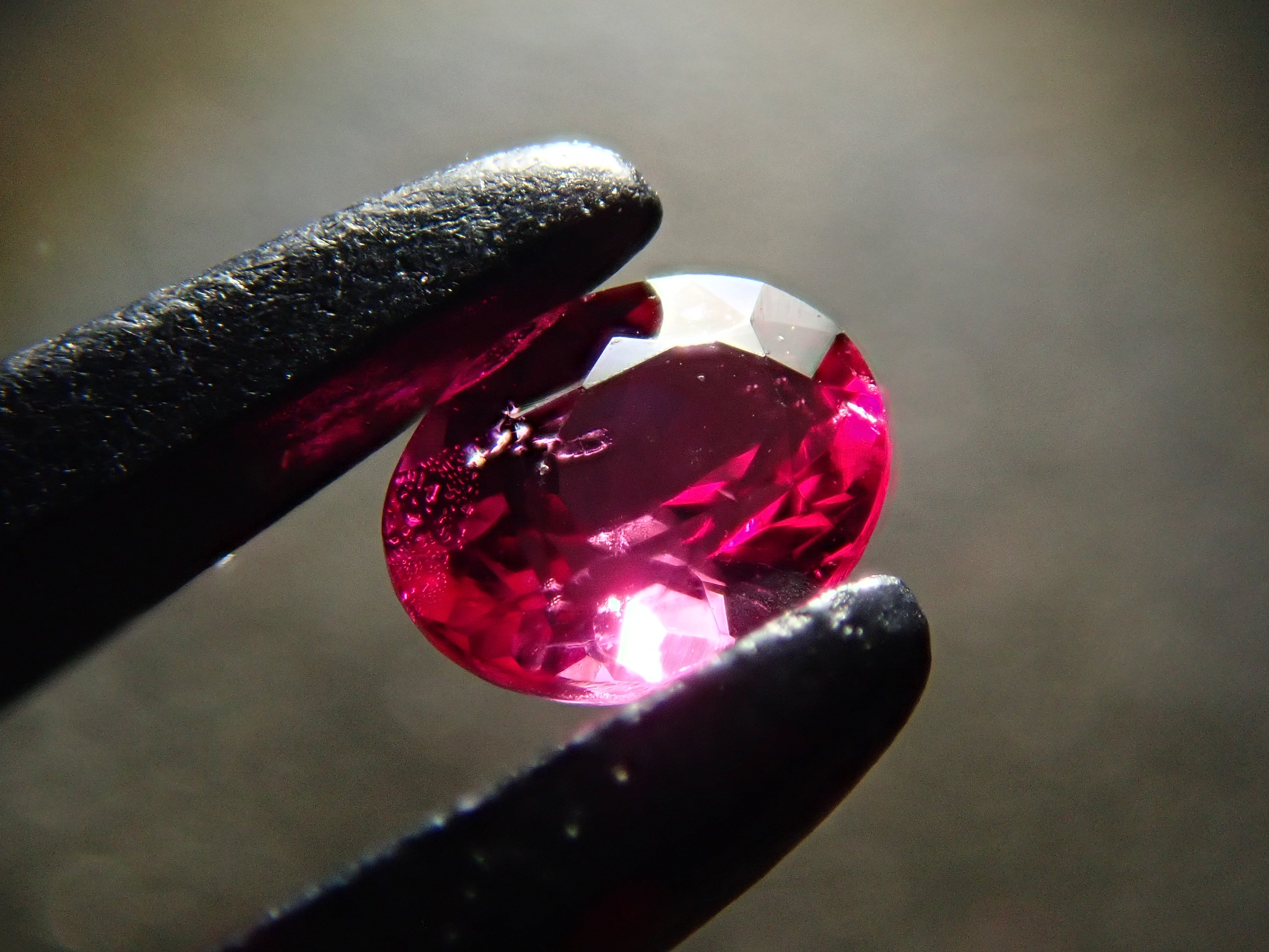 【12547734掲載】アメリカ産ノンオイルレッドベリル 0.085ctルース