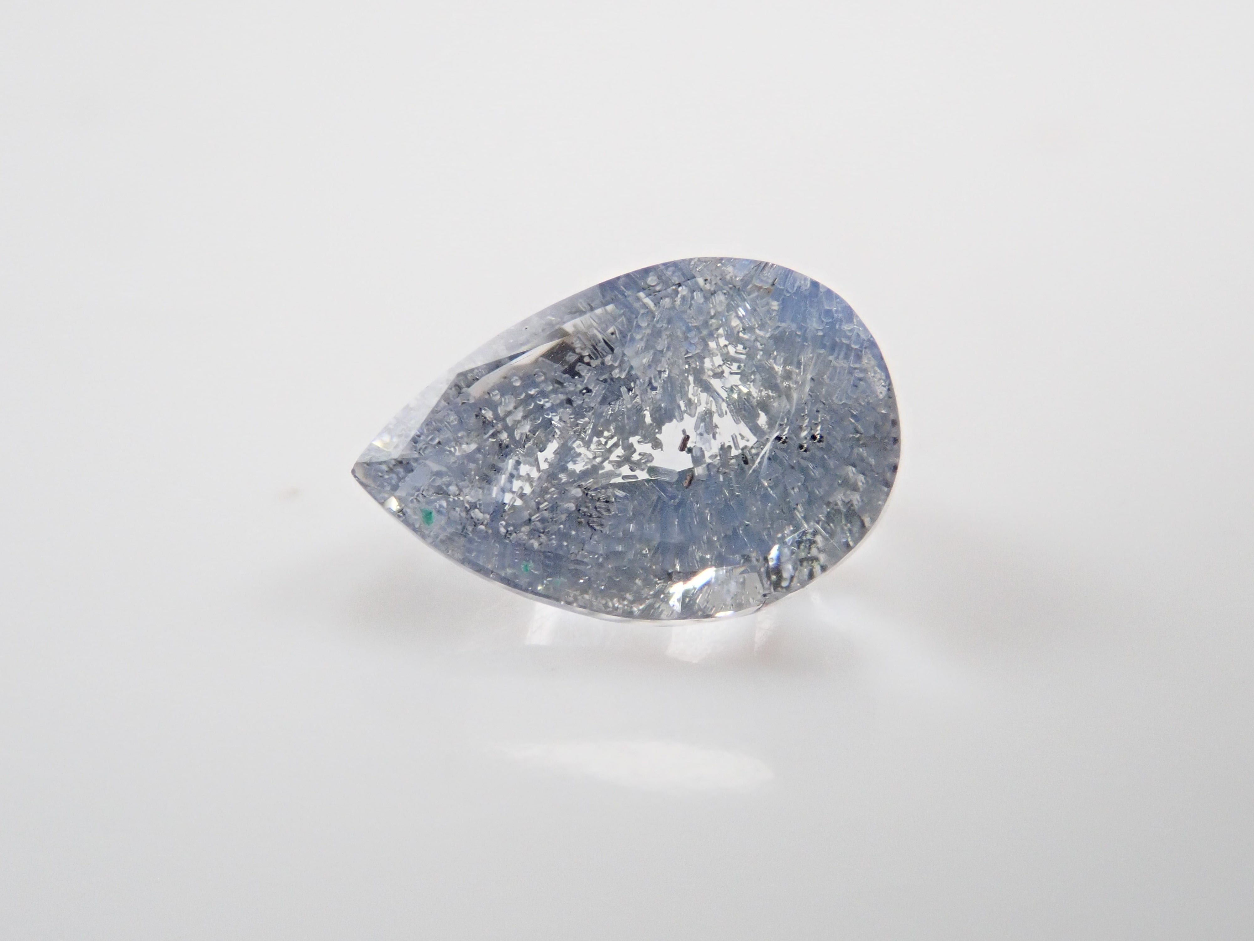 ブラジル産デュモルチェライトインクォーツ 0.975ctルース（ファセット