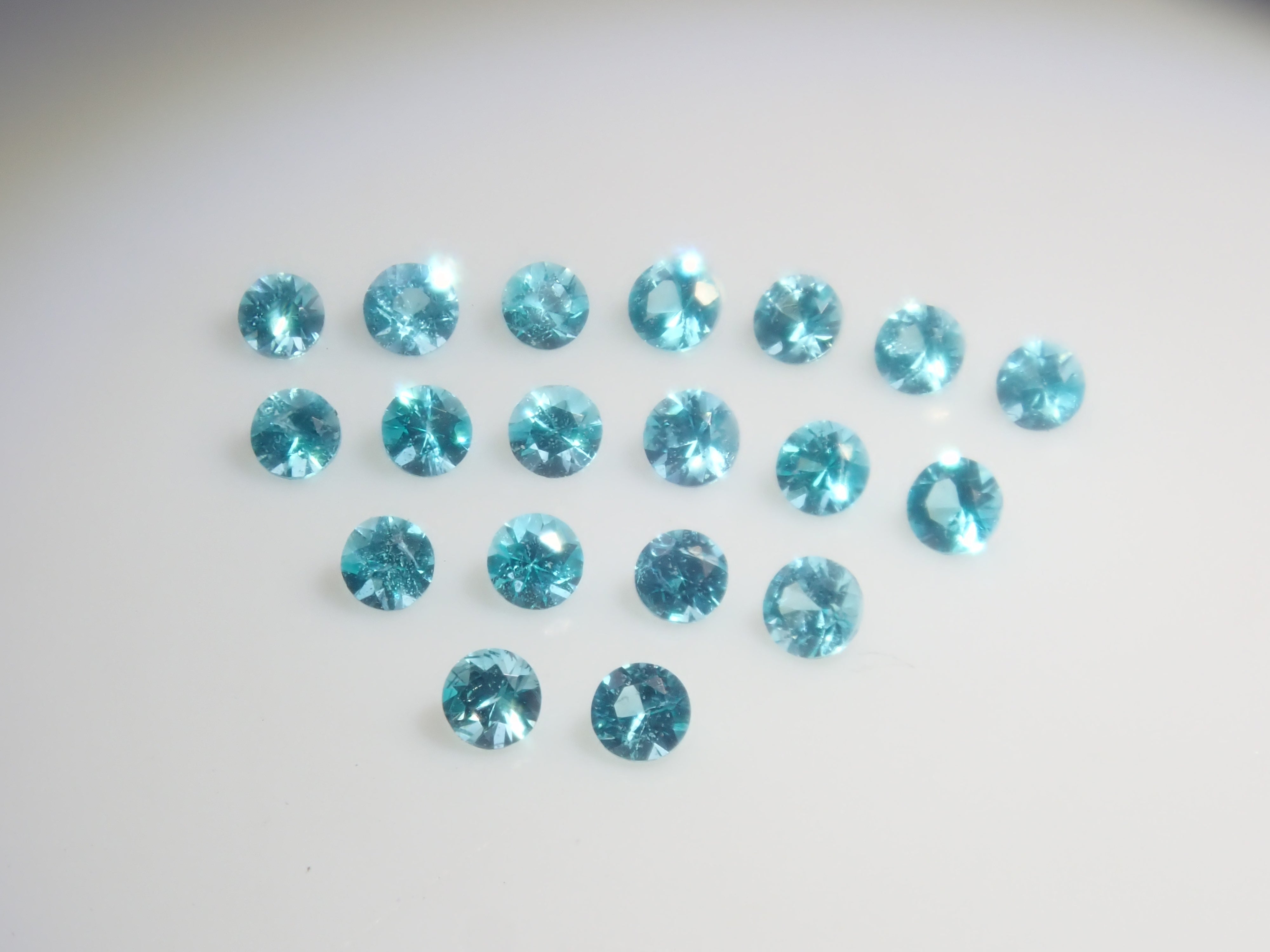 【12/21 22時販売】《限定20石》ブラジル産パライバトルマリン(CuO:2.3%,Mn0:2.6%)含むネオンカラーのパライバガチャ《複数購入割引有》