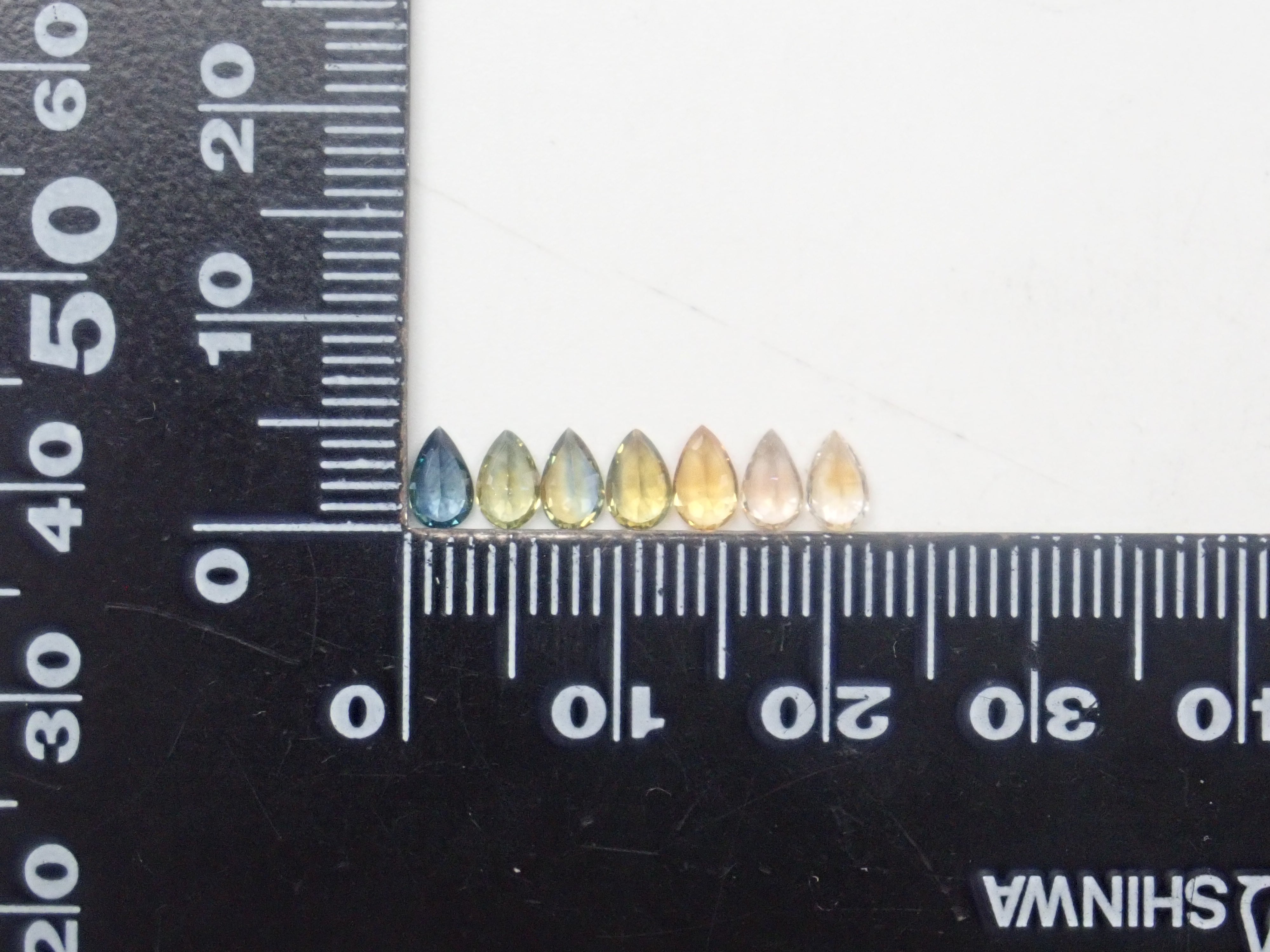 【12/20 22時販売】《限定7石》モンタナサファイア（ロッククリーク鉱山）ガチャ（ペアシェイプ,約5×3mm）《複数購入割引有》