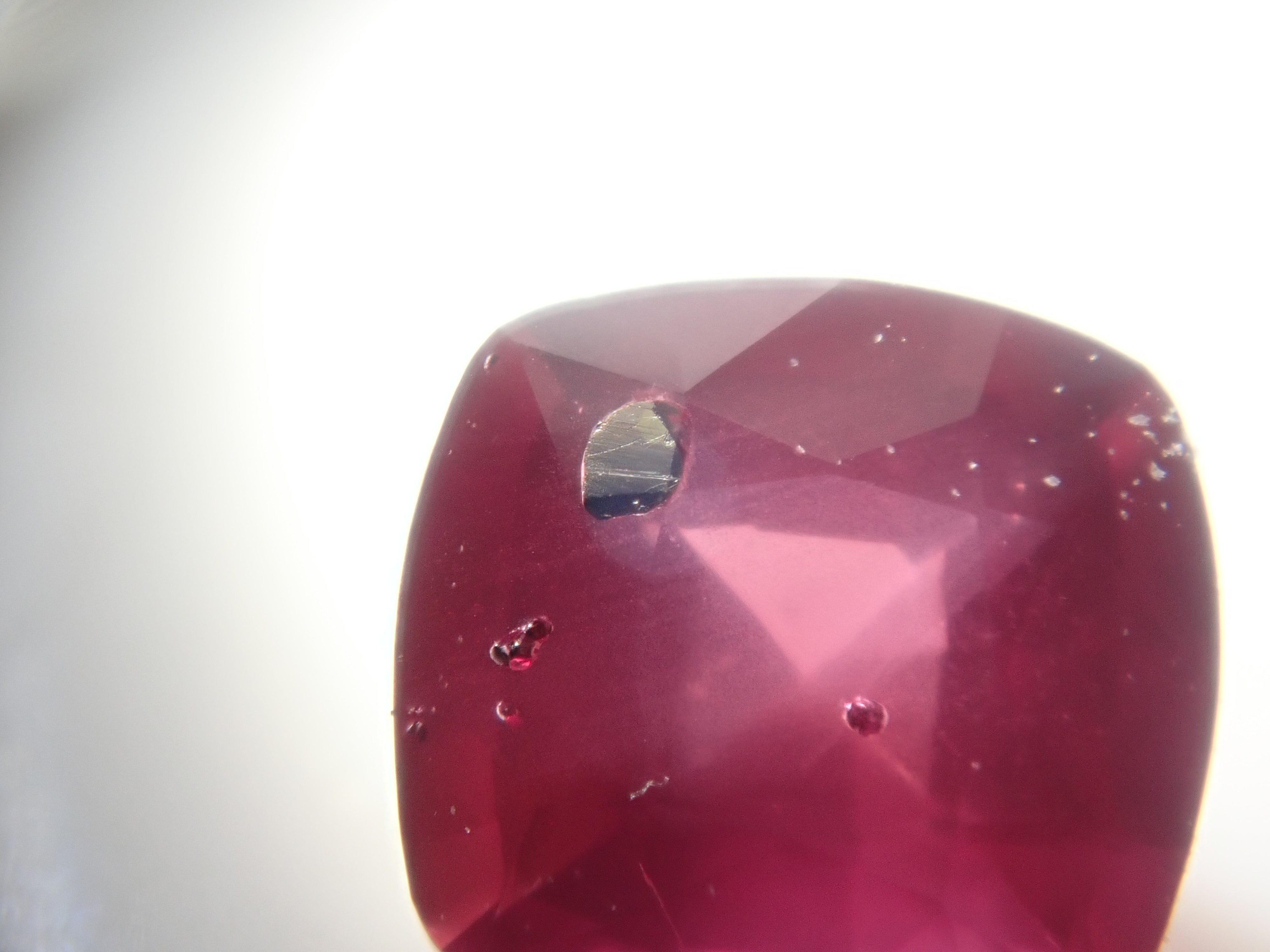 【抽選販売0216_09】《クイズ出題》ピンクサファイア（ヘマタイト入り） 0.271ctルース