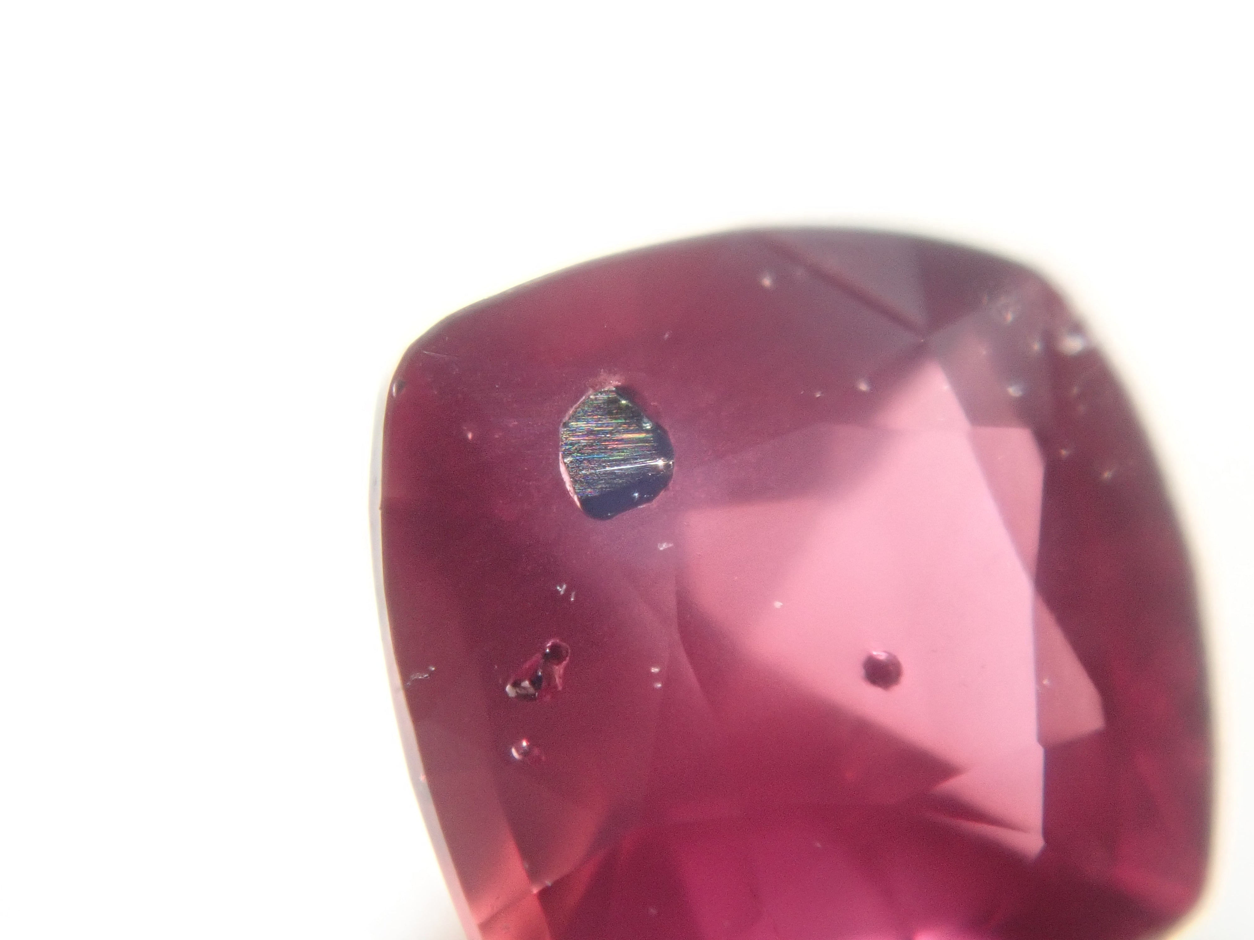 【抽選販売0216_09】《クイズ出題》ピンクサファイア（ヘマタイト入り） 0.271ctルース