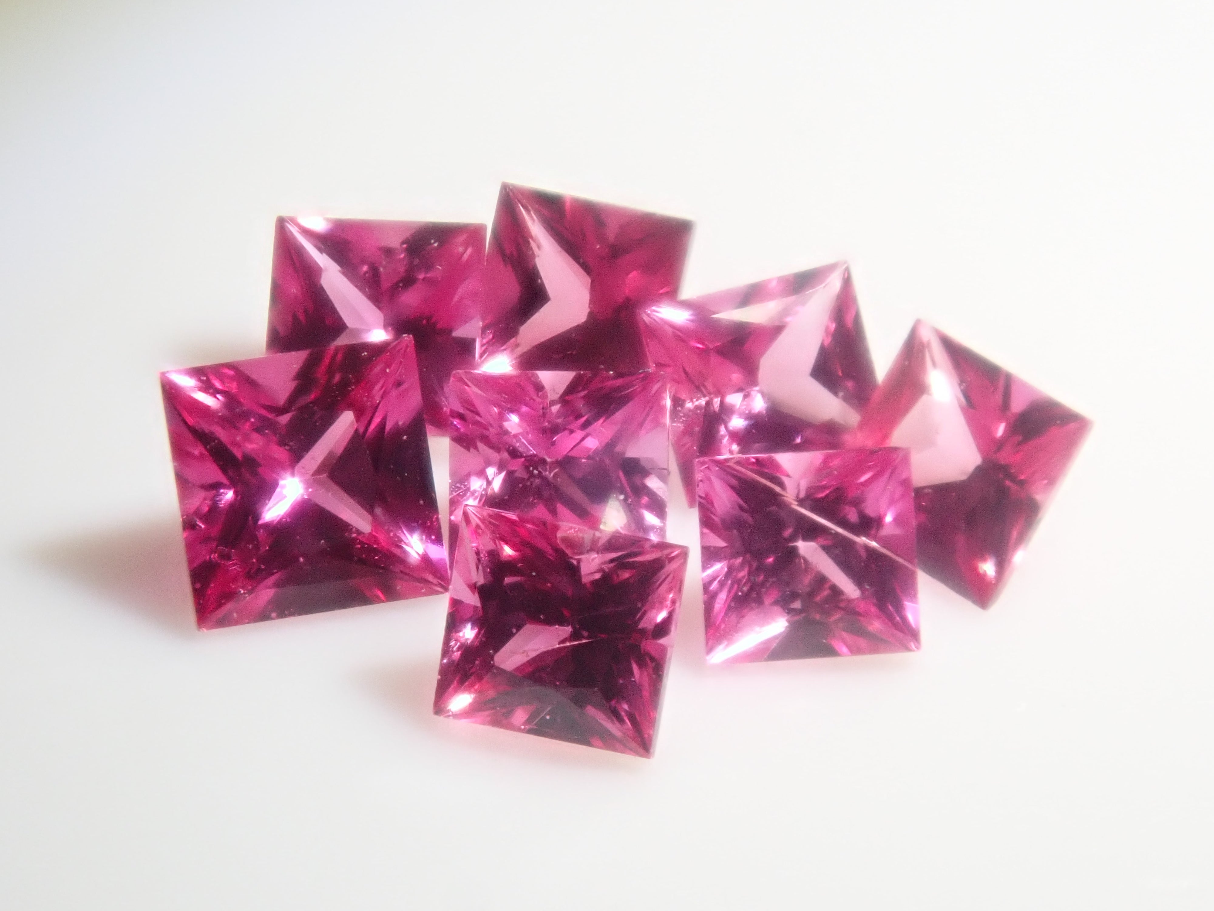 【12/22時販売】《限定15石》6万円相当のピジョンブラッドルビーAIGSを含む赤色宝石ガチャ💎ルビーやホットピンクサファイア《複数購入割引有》