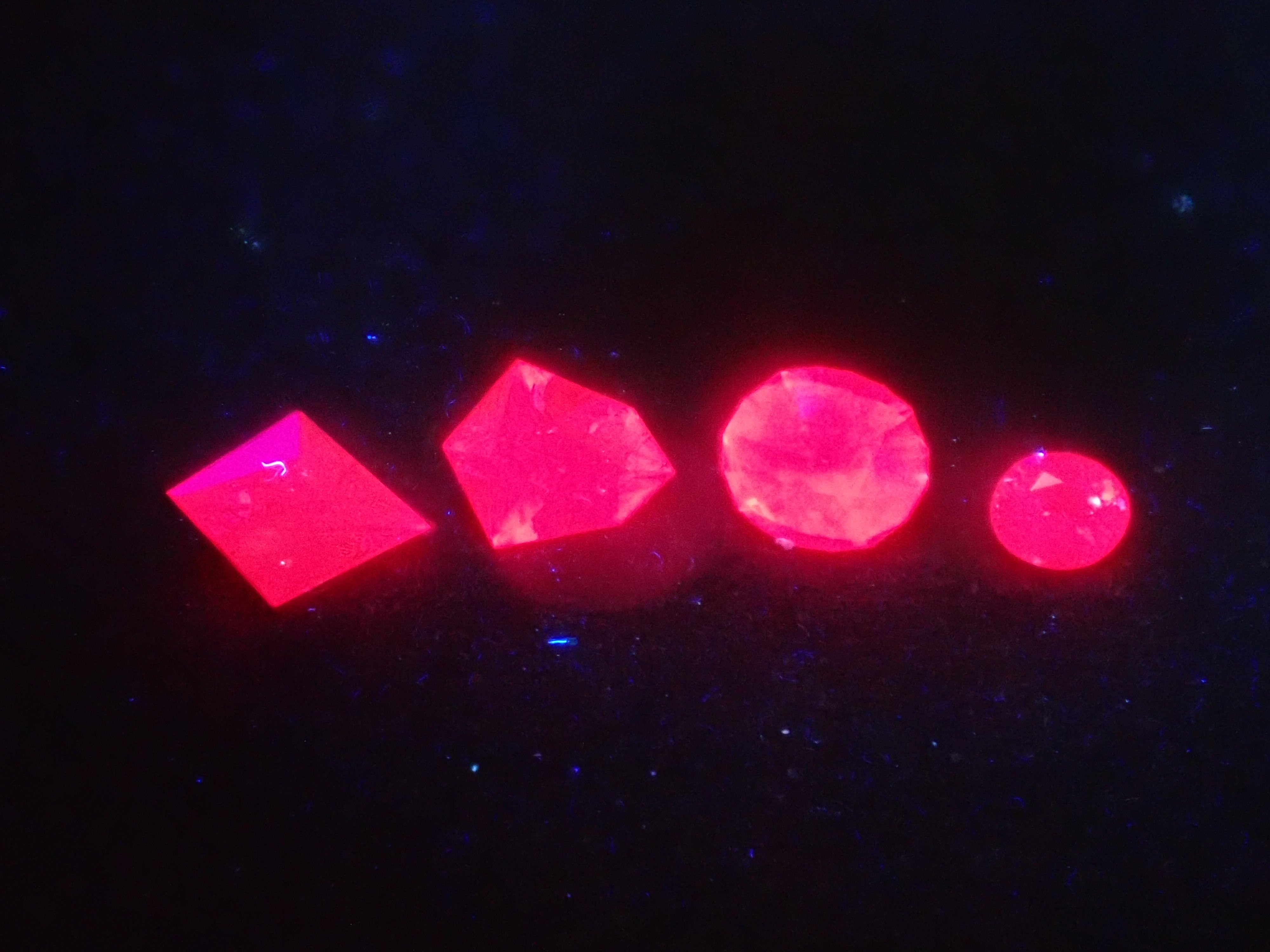 【12/22時販売】《限定15石》6万円相当のピジョンブラッドルビーAIGSを含む赤色宝石ガチャ💎ルビーやホットピンクサファイア《複数購入割引有》