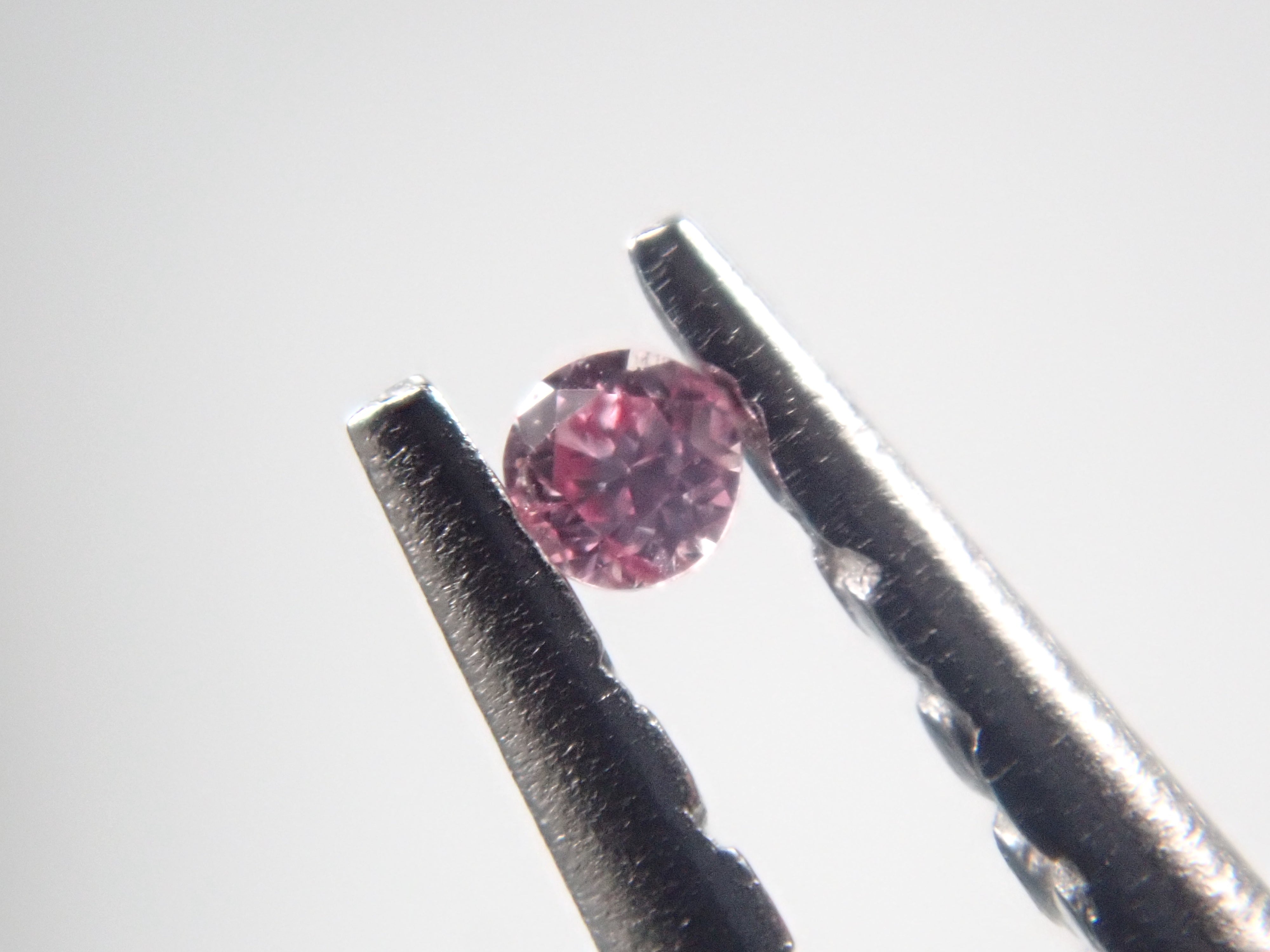 【12/19 22時販売】《限定10石》FANCYカラーやFANCY INTENSEカラーのピンクダイヤモンドメレ1石ルース（1.0mm,ラウンドカット）《複数購入割引有》