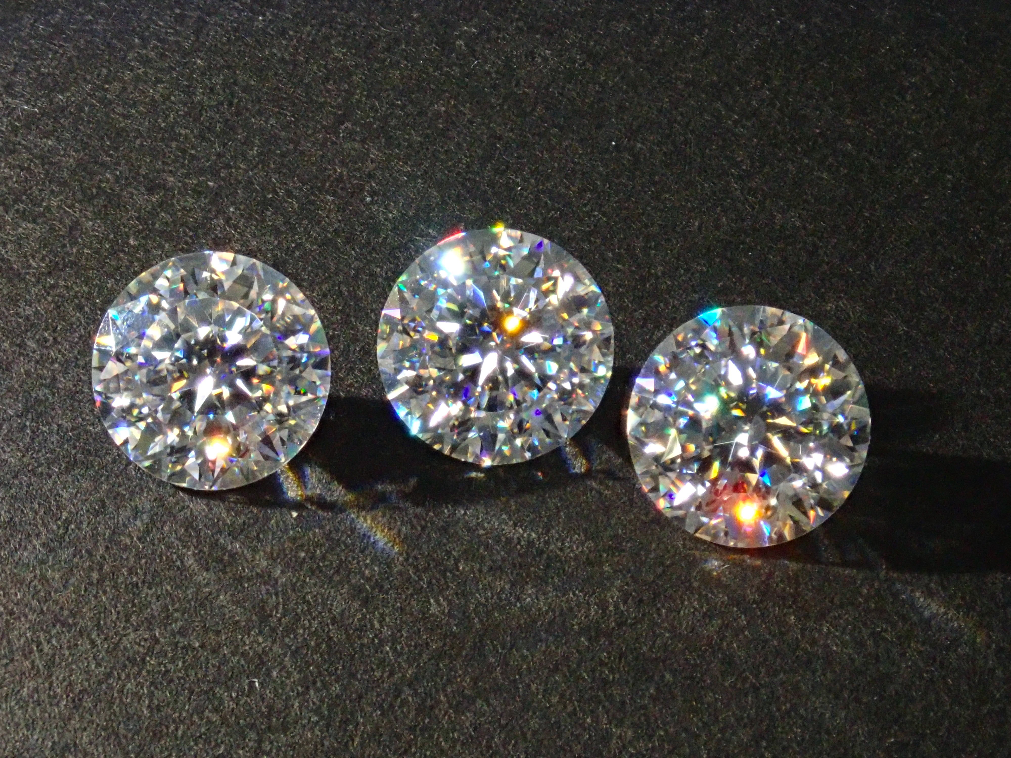 《Limited to 3 stones》Synthetic moissanite 1 stone loose (100 facet cut, 8mm)《Multiple purchase discount available》