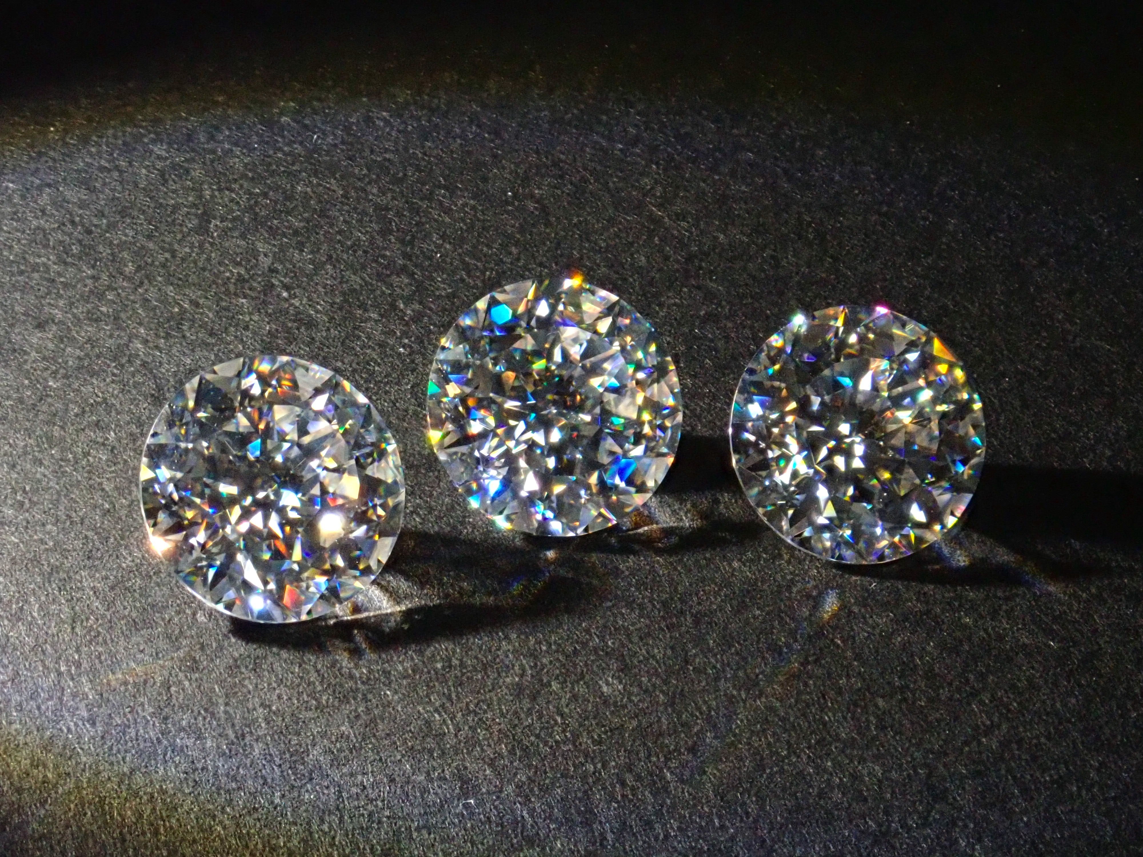 《Limited to 3 stones》Synthetic moissanite 1 stone loose (100 facet cut, 8mm)《Multiple purchase discount available》