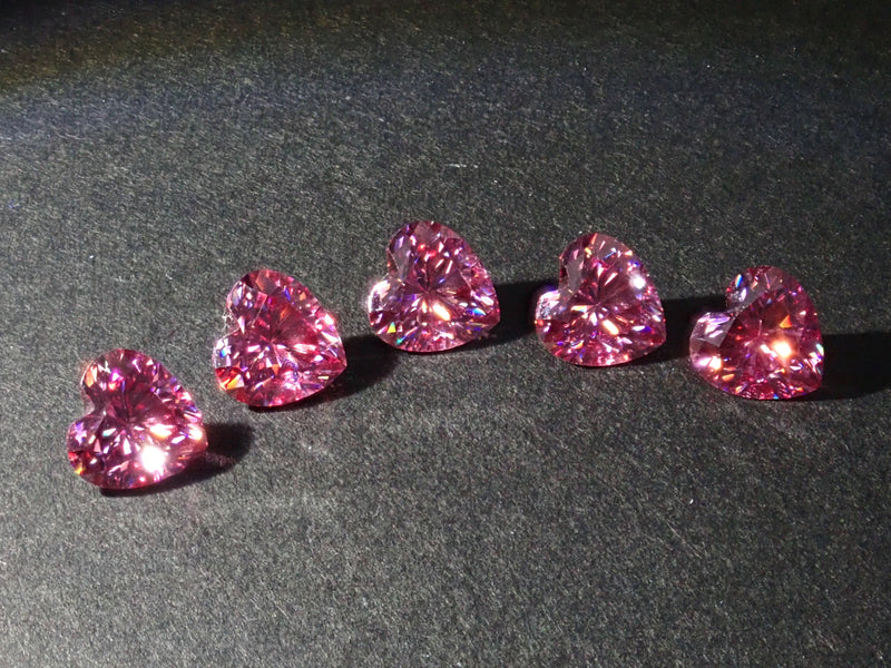 [On sale from 10pm on 5/11] {Limited to 5 stones} Synthetic moissanite 1 loose stone (pink moissanite, heart shape, 6.5mm) {Multiple purchase discounts available}
