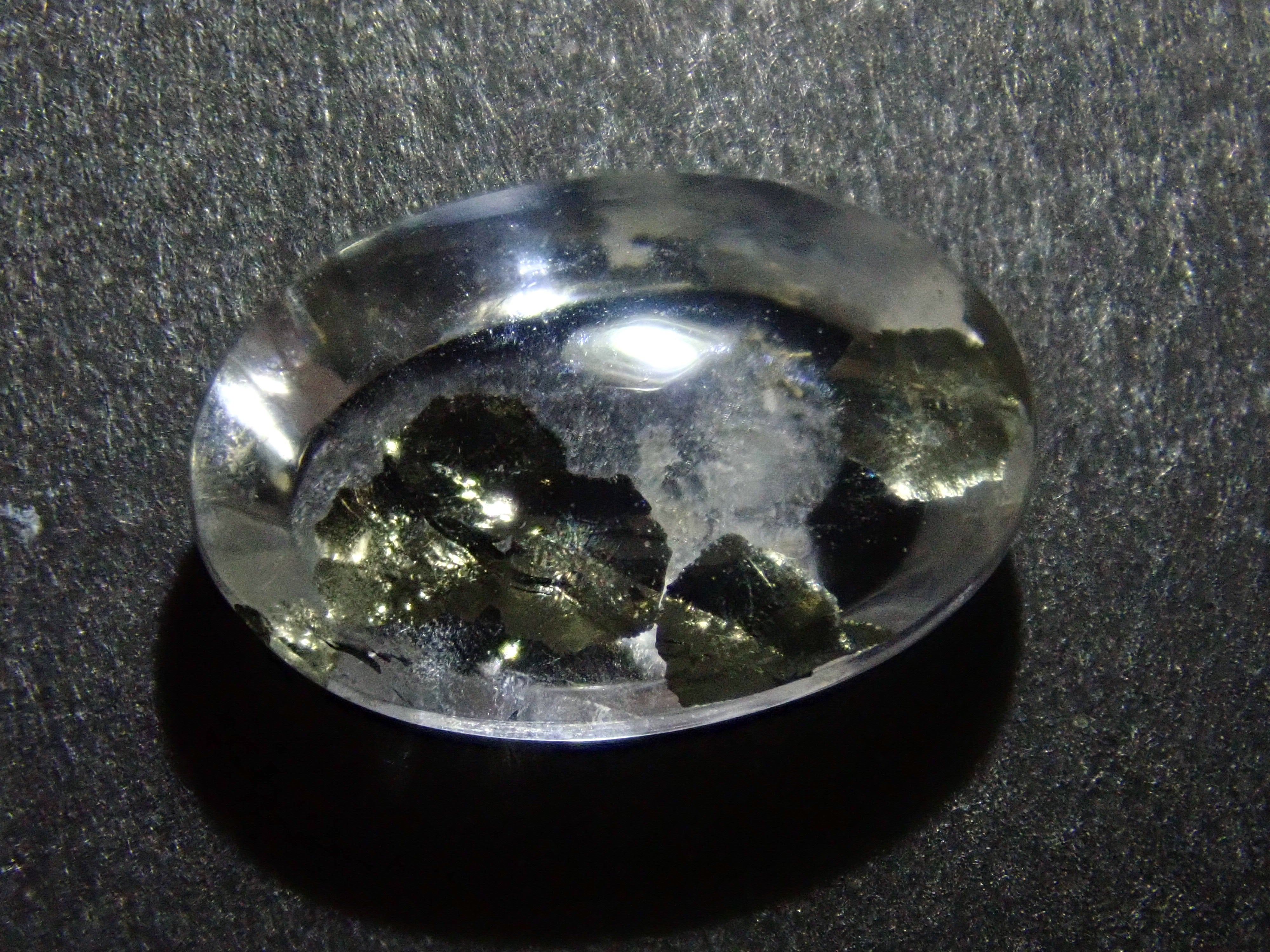 ブラジル産のパイライトインクォーツ1石ルース（平均3.2ct）《複数購入
