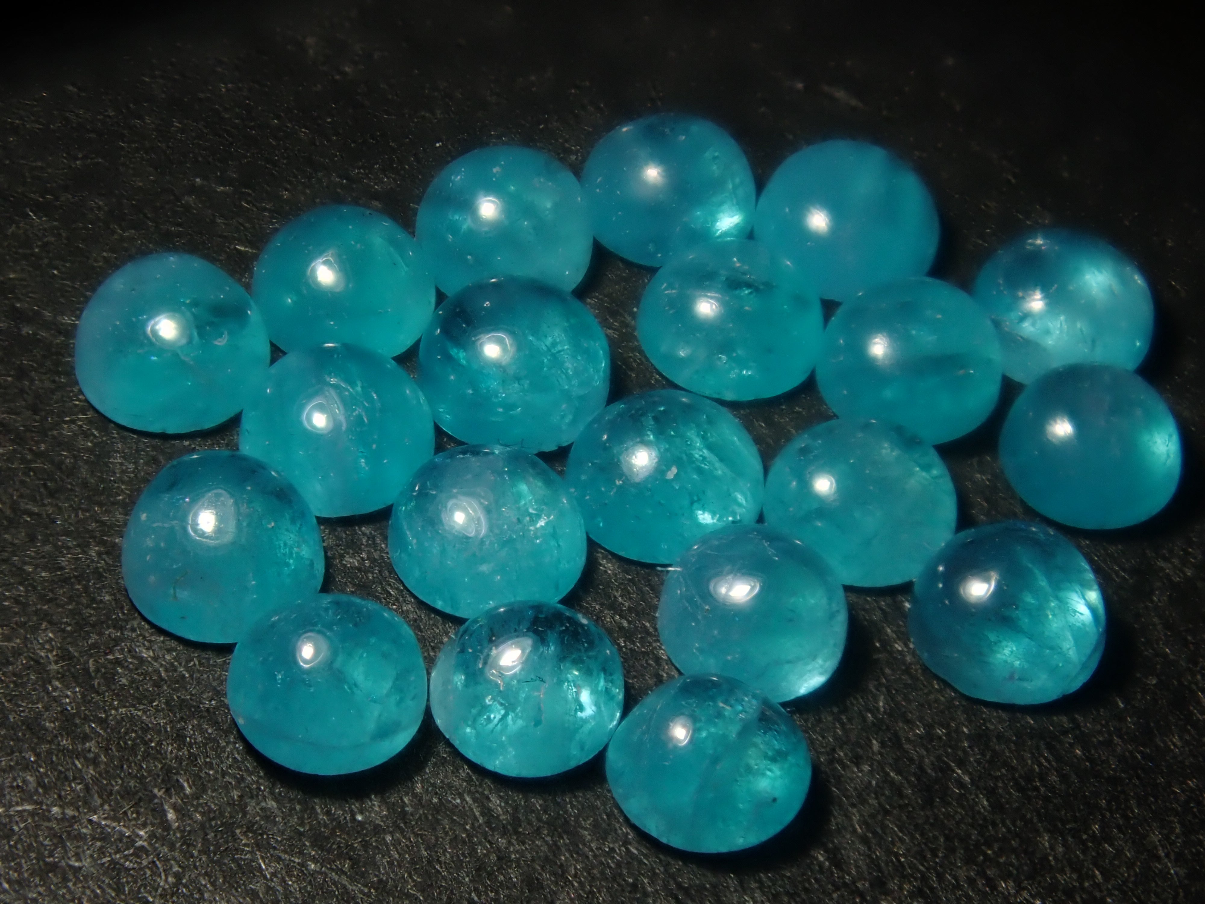 【12/31  22時販売】《限定20石》ブラジル産パライバトルマリン(カボションカット約2.2ｍｍ)《複数購入割引有》