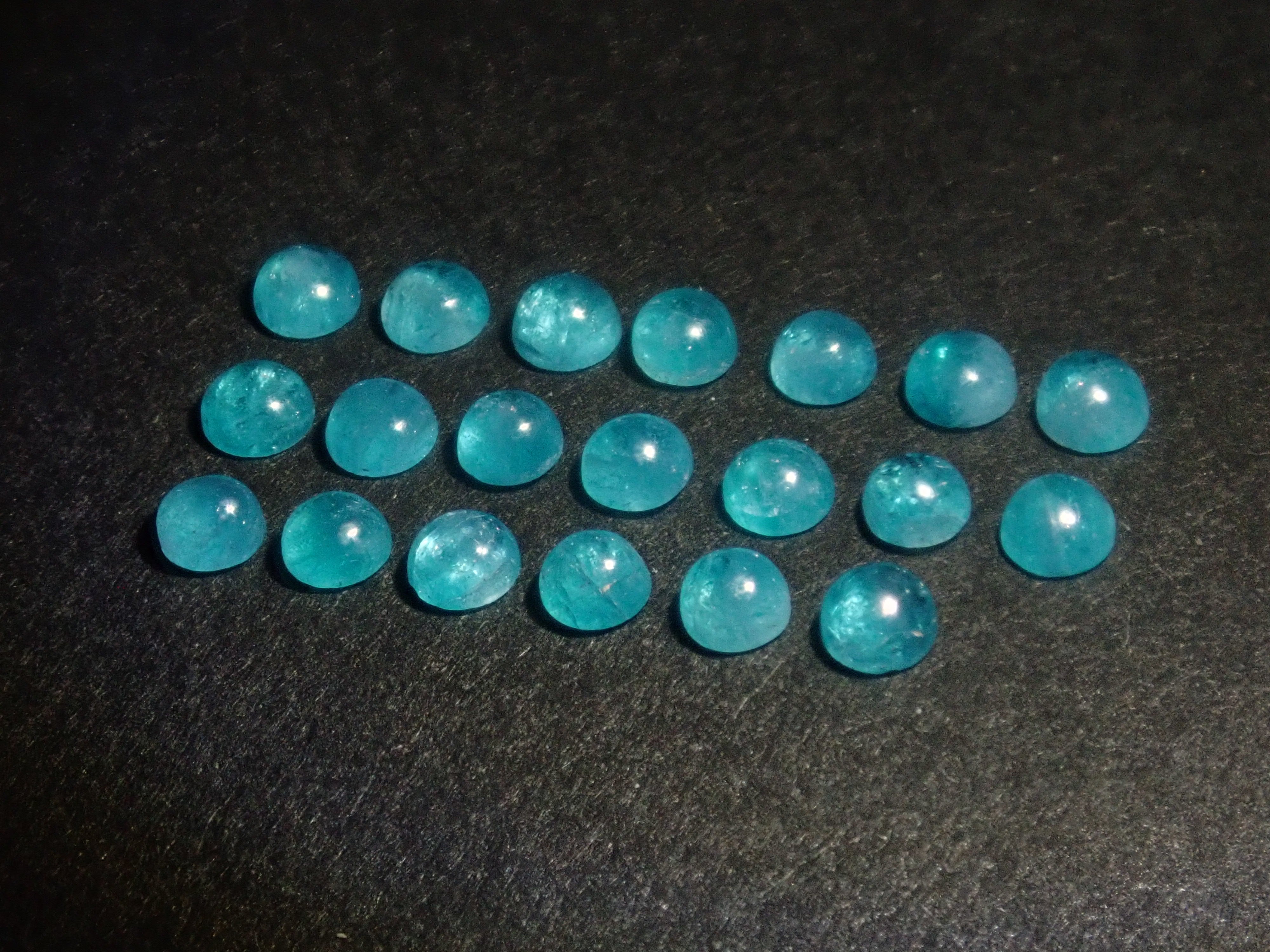 【12/31  22時販売】《限定20石》ブラジル産パライバトルマリン(カボションカット約2.2ｍｍ)《複数購入割引有》