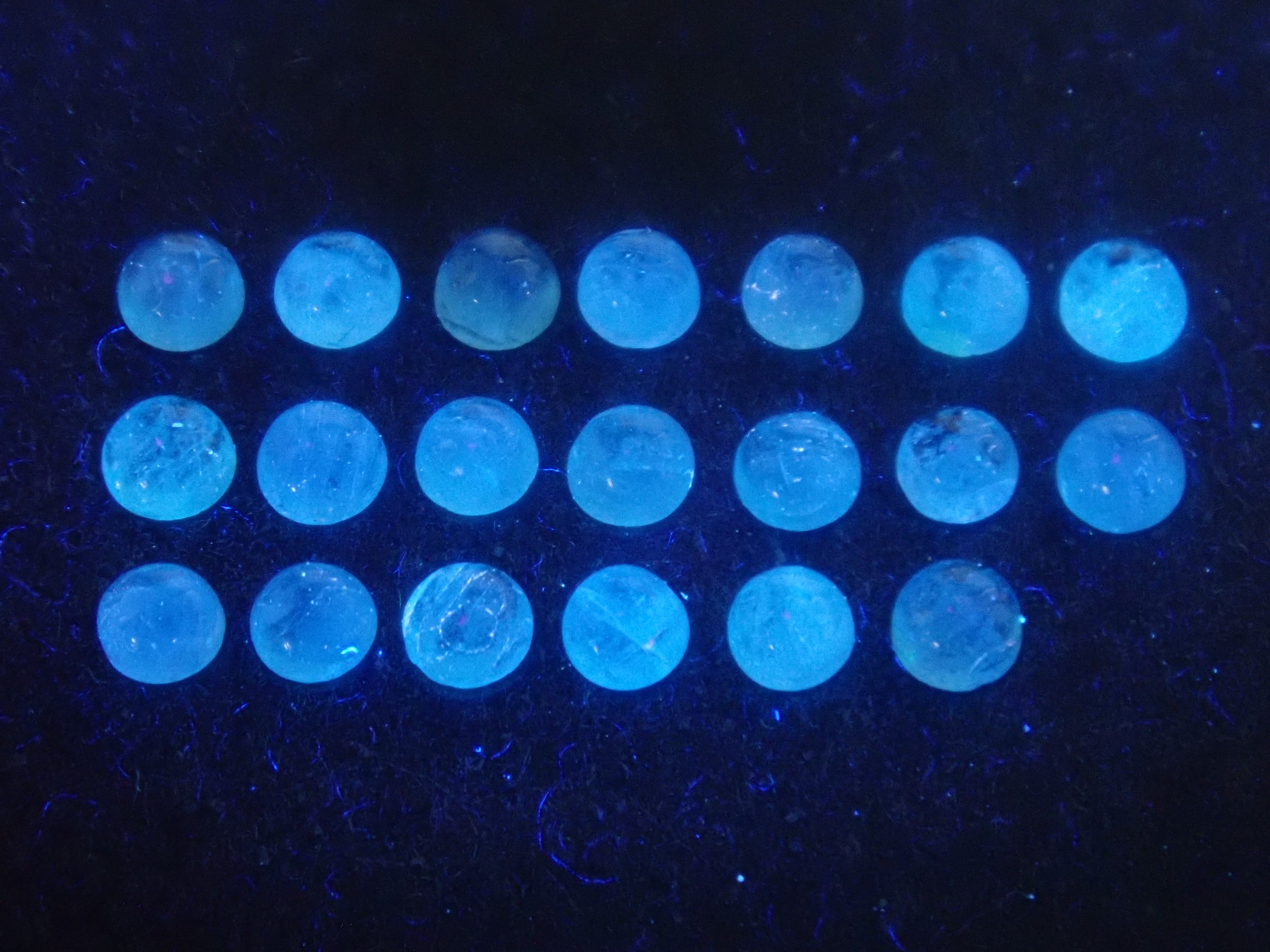 【12/31  22時販売】《限定20石》ブラジル産パライバトルマリン(カボションカット約2.2ｍｍ)《複数購入割引有》