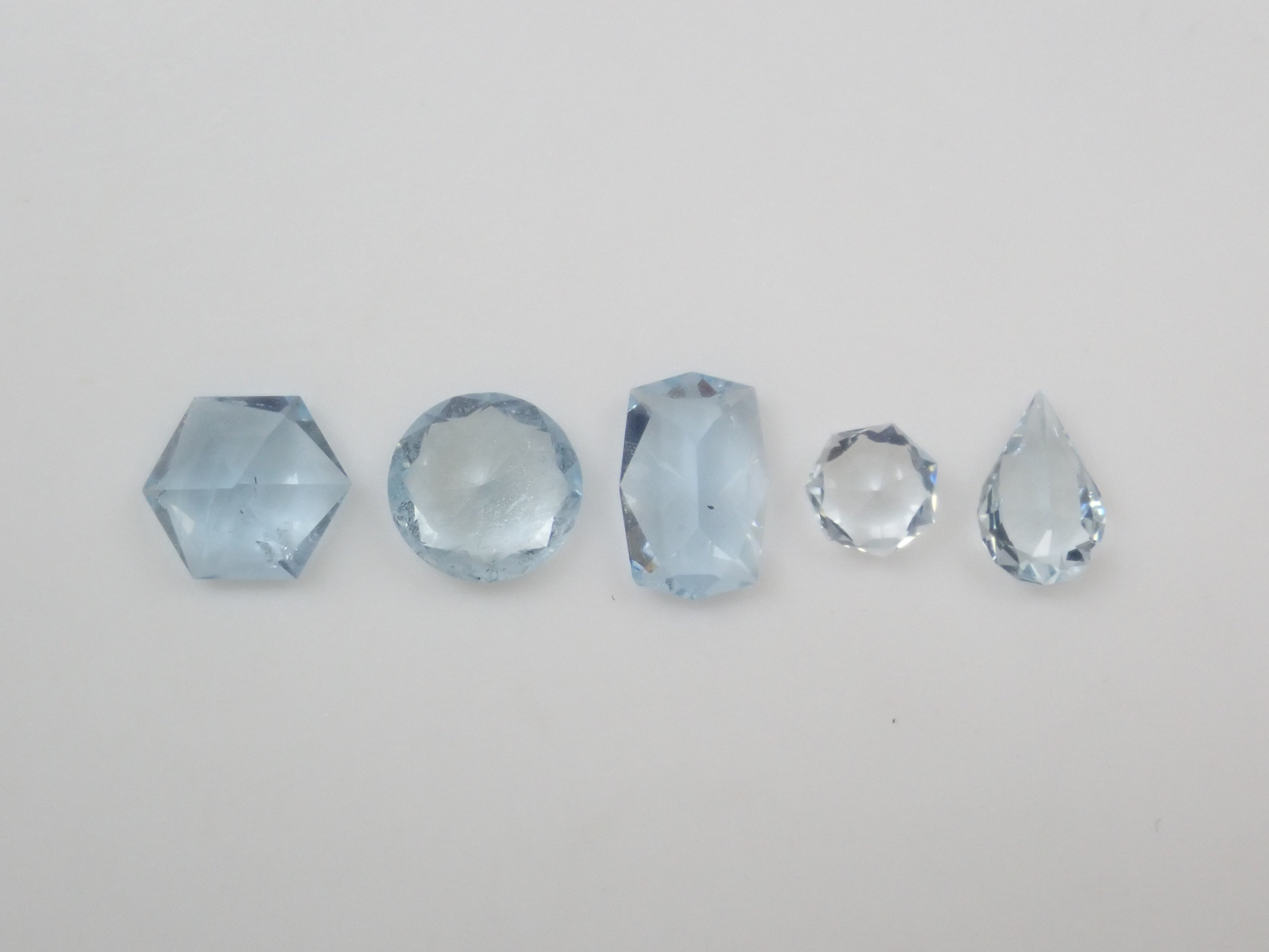 【12/31  22時販売】《限定15石》ブルー石ガチャ（ブラジル産パライバトルマリン0.157ct・ドイツ産アウイナイト3.5mm・トップクオリティのベニトアイト・パライバトルマリンインクォーツ4.5mm・カスタムカットのアクアマリン）《複数購入割引有》