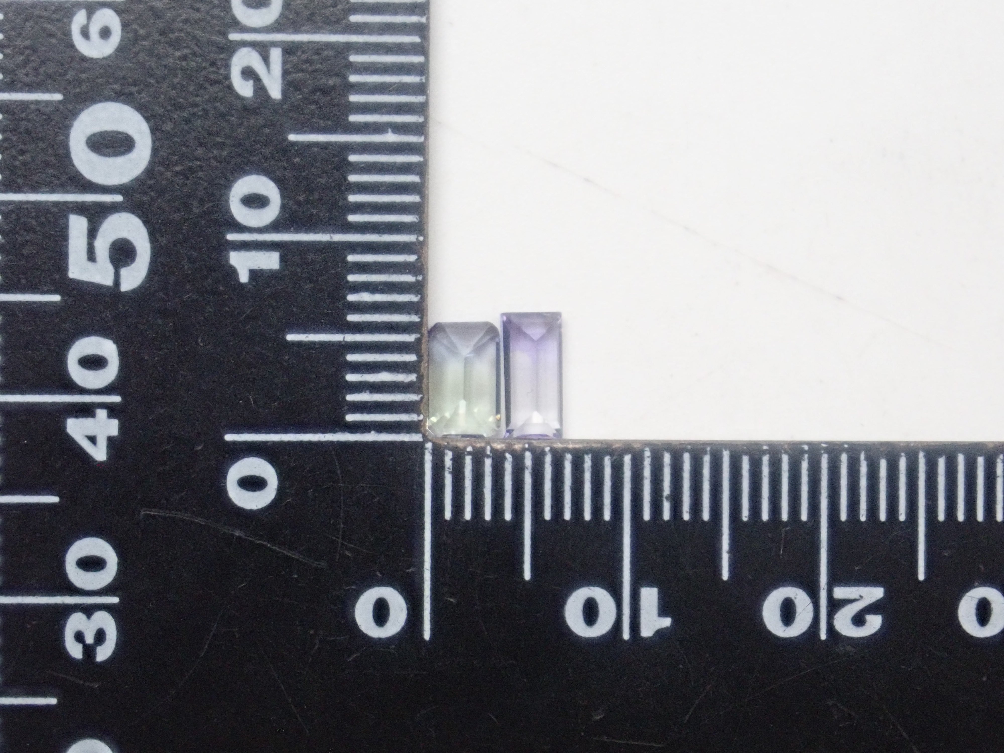 【1/2 22時販売】《限定11石》バイカラーガチャ（ジンバブエ産バイカラーユークレース、バイカラーサファイア、バイカラーゾイサイト含む）《複数購入割引有》