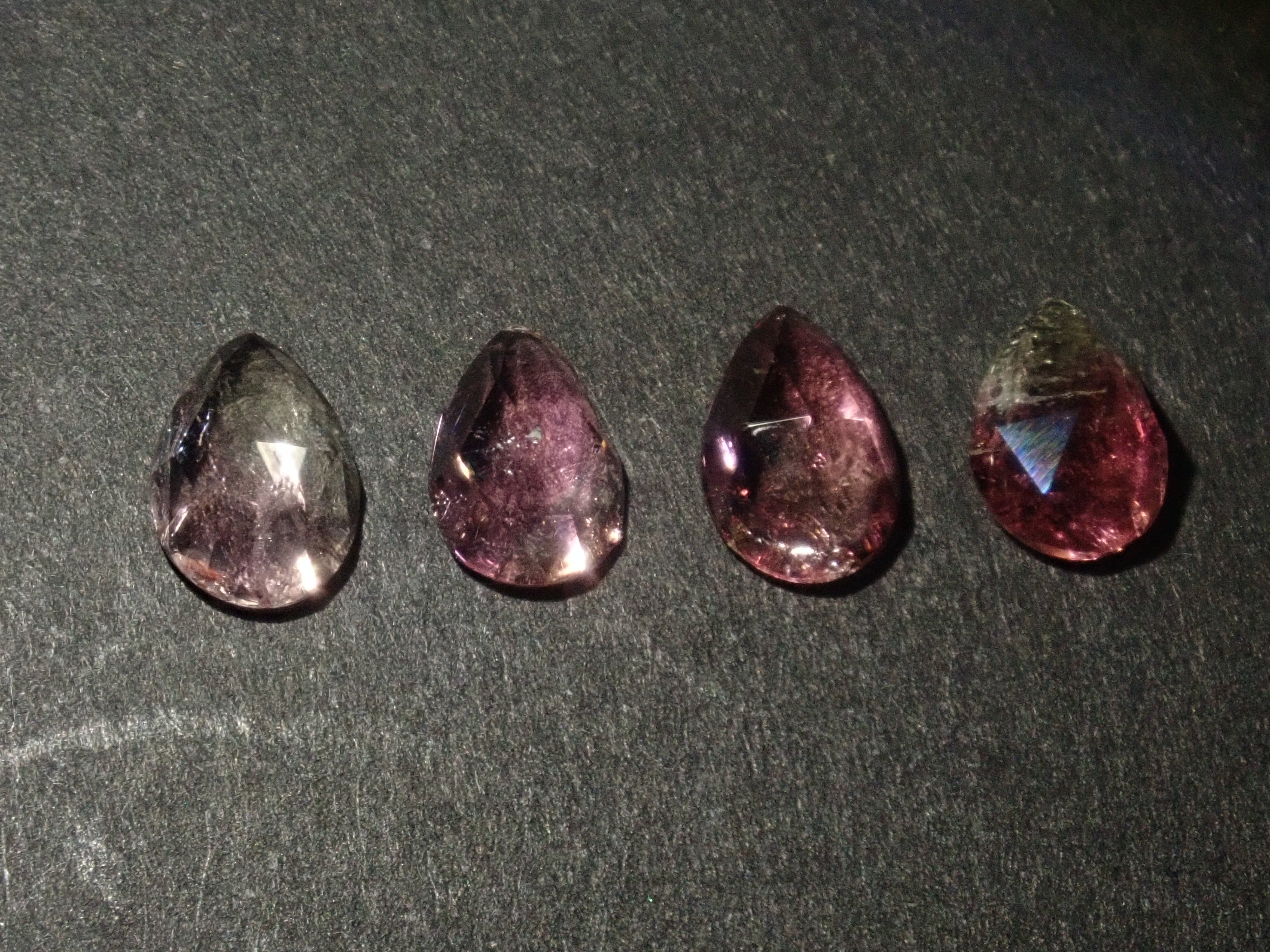 【1/2 22時販売】《限定11石》バイカラーガチャ（ジンバブエ産バイカラーユークレース、バイカラーサファイア、バイカラーゾイサイト含む）《複数購入割引有》