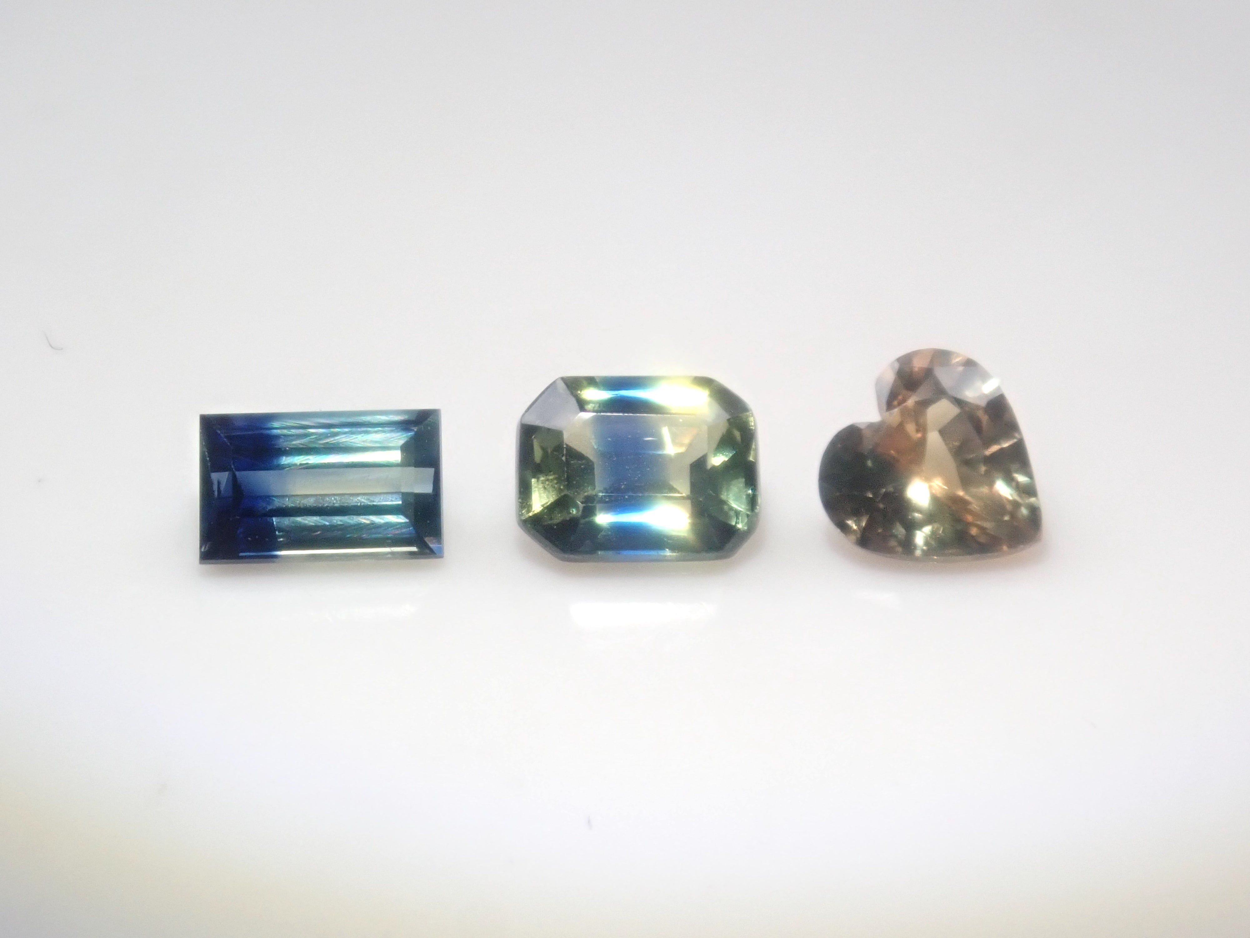 【1/2 22時販売】《限定11石》バイカラーガチャ（ジンバブエ産バイカラーユークレース、バイカラーサファイア、バイカラーゾイサイト含む）《複数購入割引有》