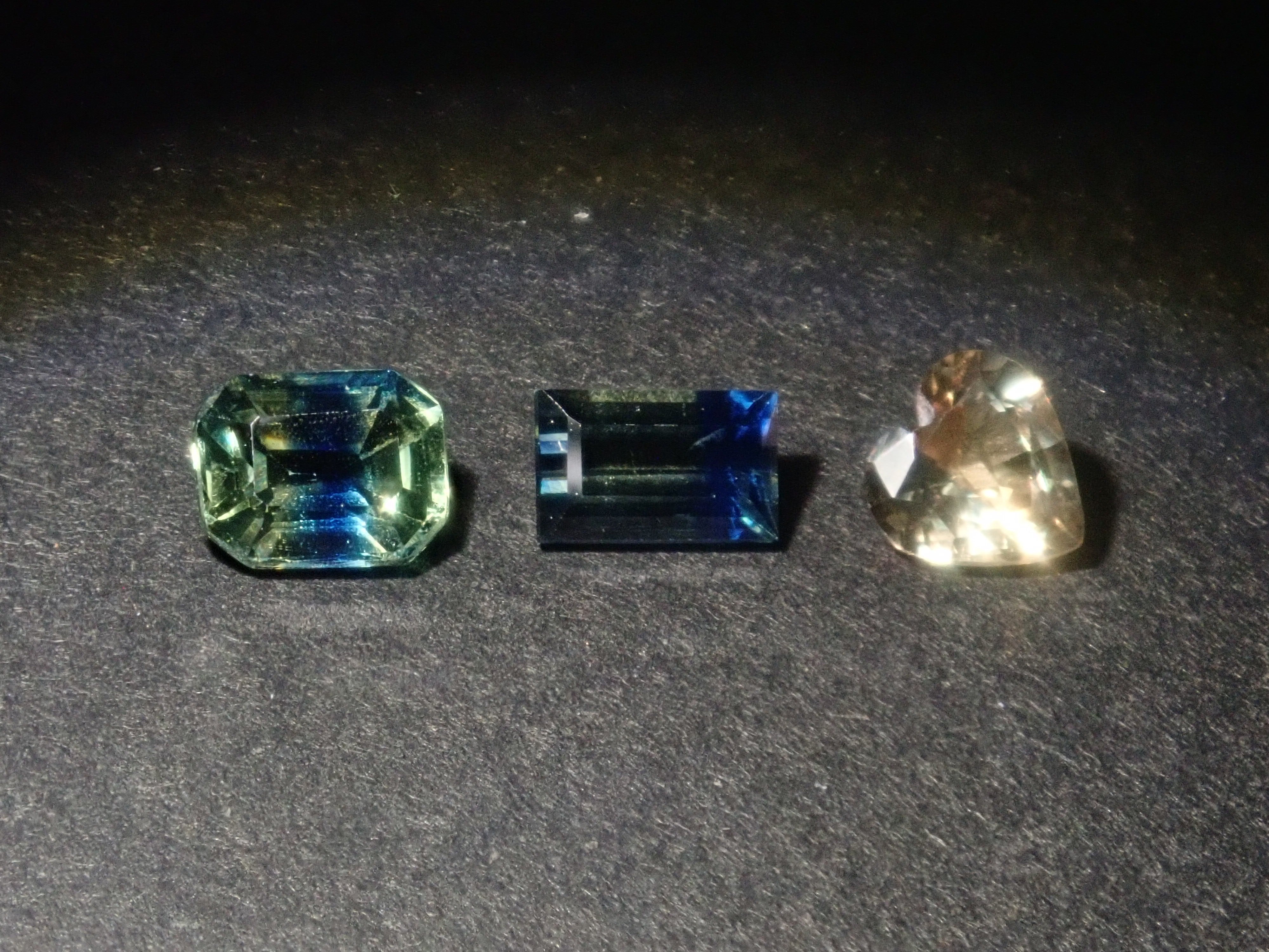 【1/2 22時販売】《限定11石》バイカラーガチャ（ジンバブエ産バイカラーユークレース、バイカラーサファイア、バイカラーゾイサイト含む）《複数購入割引有》