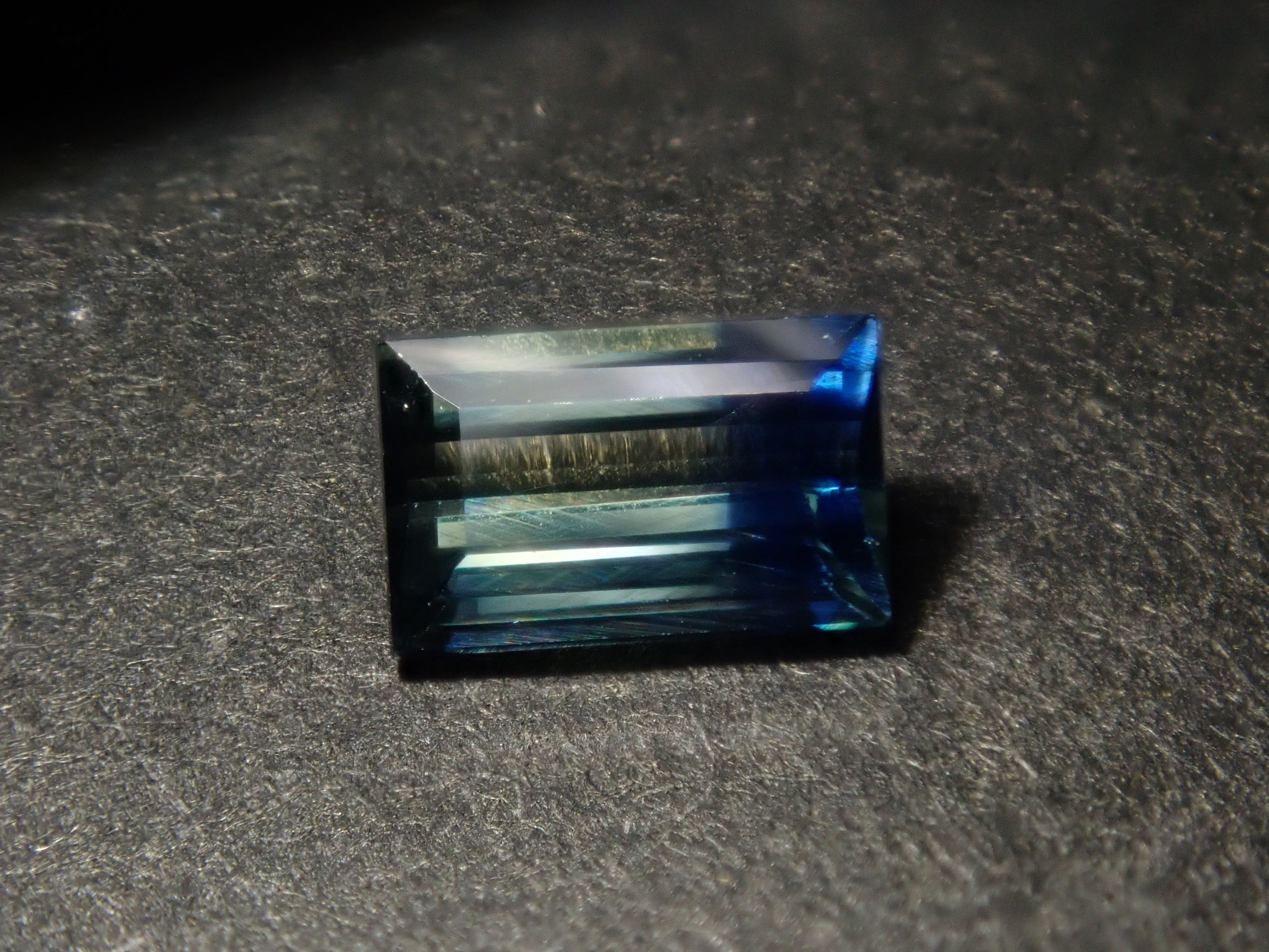 【1/2 22時販売】《限定11石》バイカラーガチャ（ジンバブエ産バイカラーユークレース、バイカラーサファイア、バイカラーゾイサイト含む）《複数購入割引有》