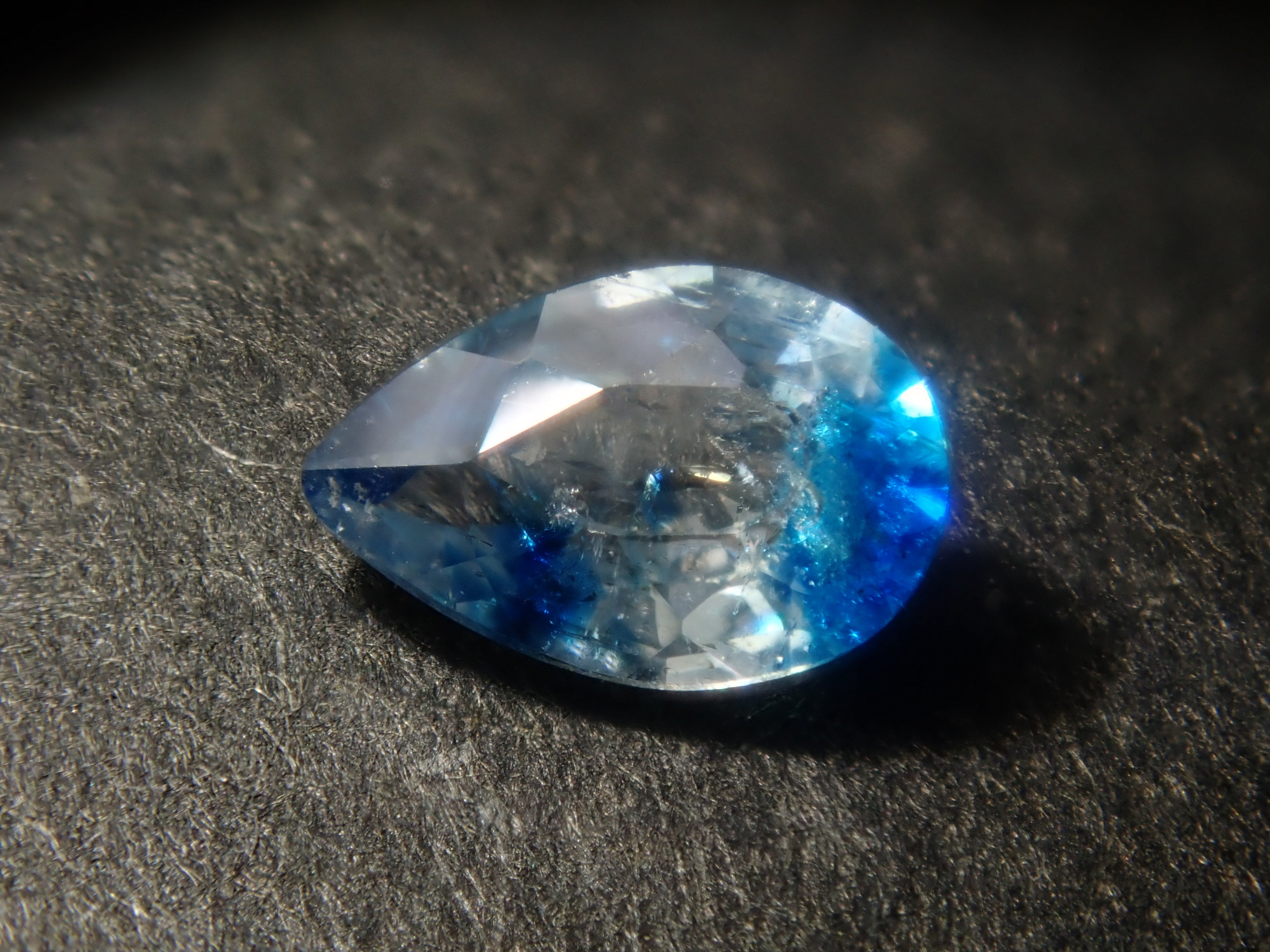 【1/2 22時販売】《限定11石》バイカラーガチャ（ジンバブエ産バイカラーユークレース、バイカラーサファイア、バイカラーゾイサイト含む）《複数購入割引有》