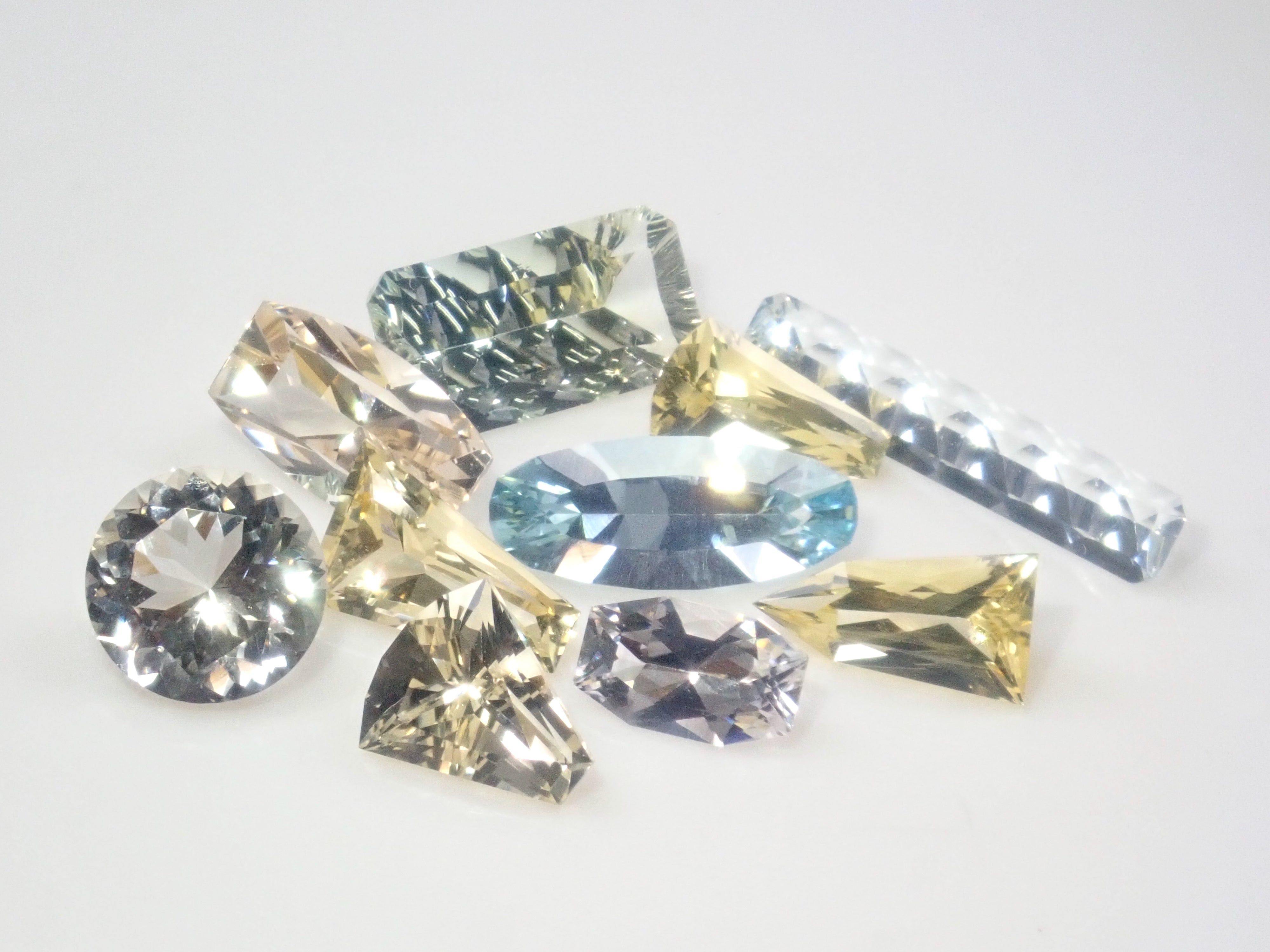 【1/3 22時販売】《限定13石》ベリルガチャ（甲州貴石切子のアクアマリン・ボルテックスカット含む）1石ルース《複数購入割引有》