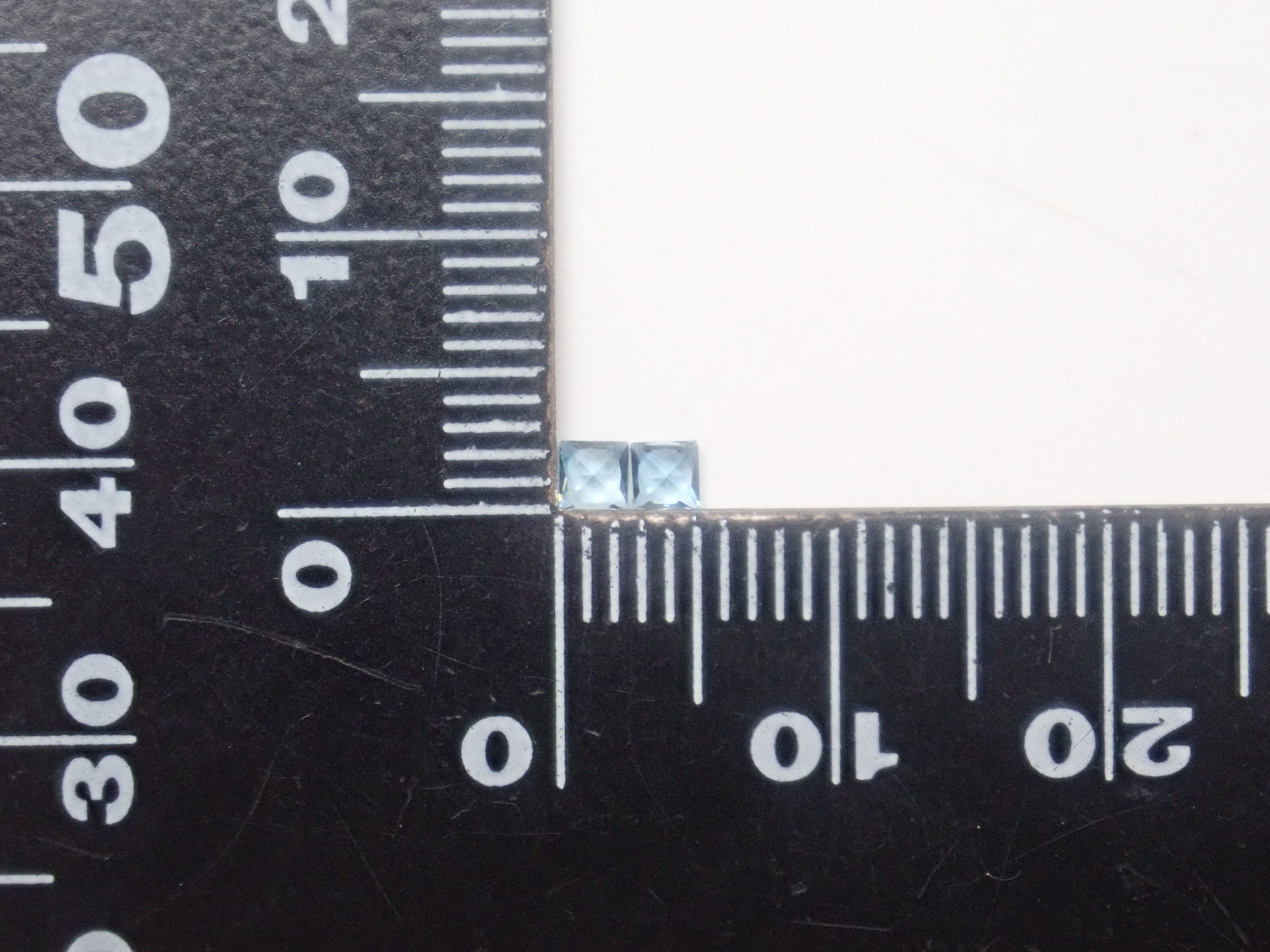 【1/3 22時販売】《限定13石》ベリルガチャ（甲州貴石切子のアクアマリン・ボルテックスカット含む）1石ルース《複数購入割引有》