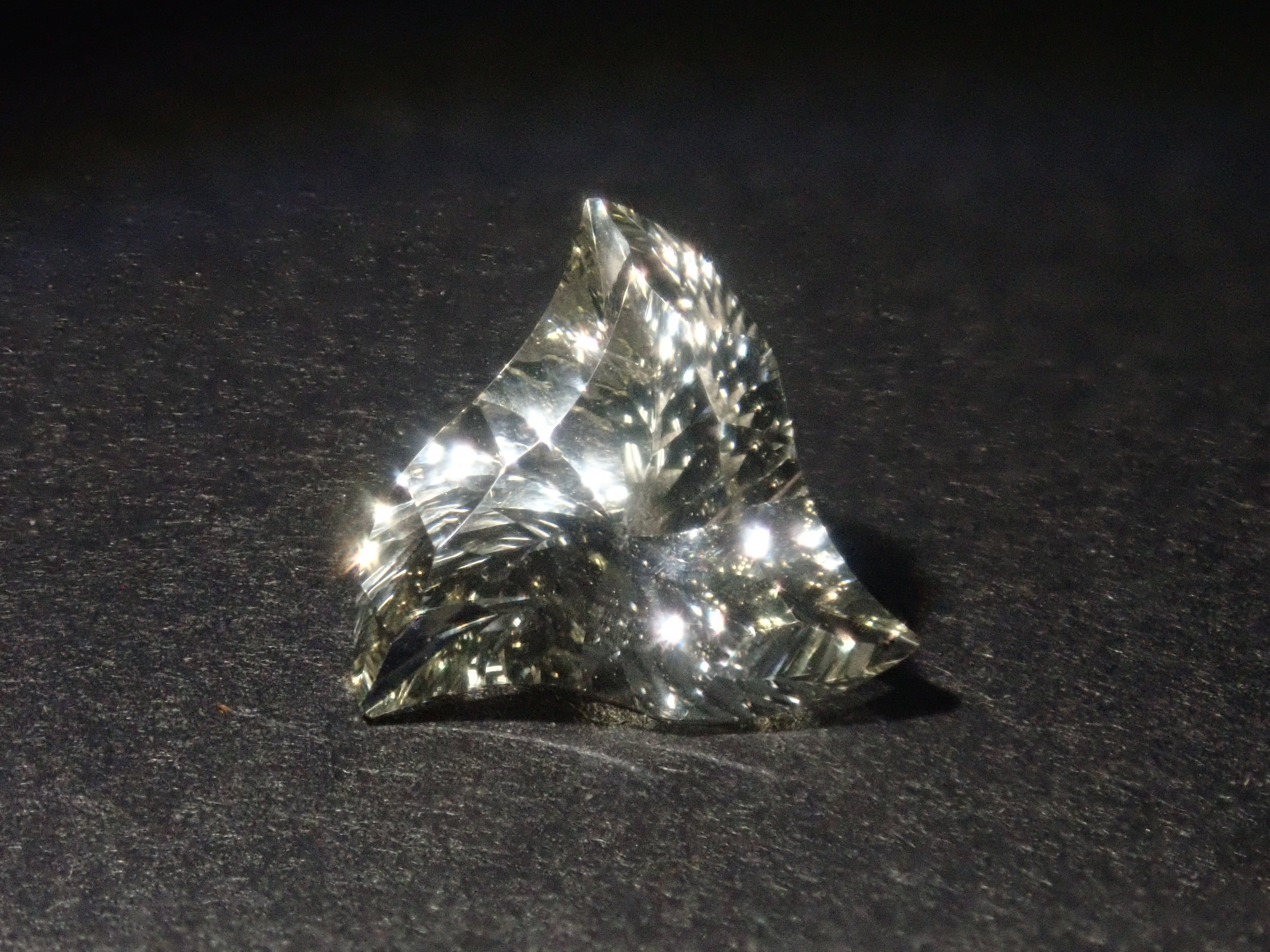 【1/3 22時販売】《限定13石》ベリルガチャ（甲州貴石切子のアクアマリン・ボルテックスカット含む）1石ルース《複数購入割引有》