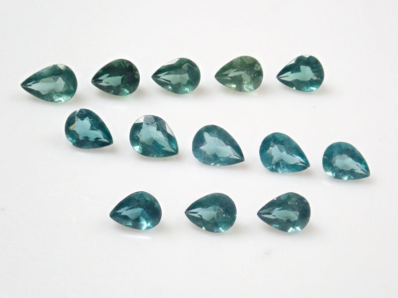 Moloxite from Madagascar 1 stone loose (green apatite, pear-shaped cut)《Multiple purchase discounts available》