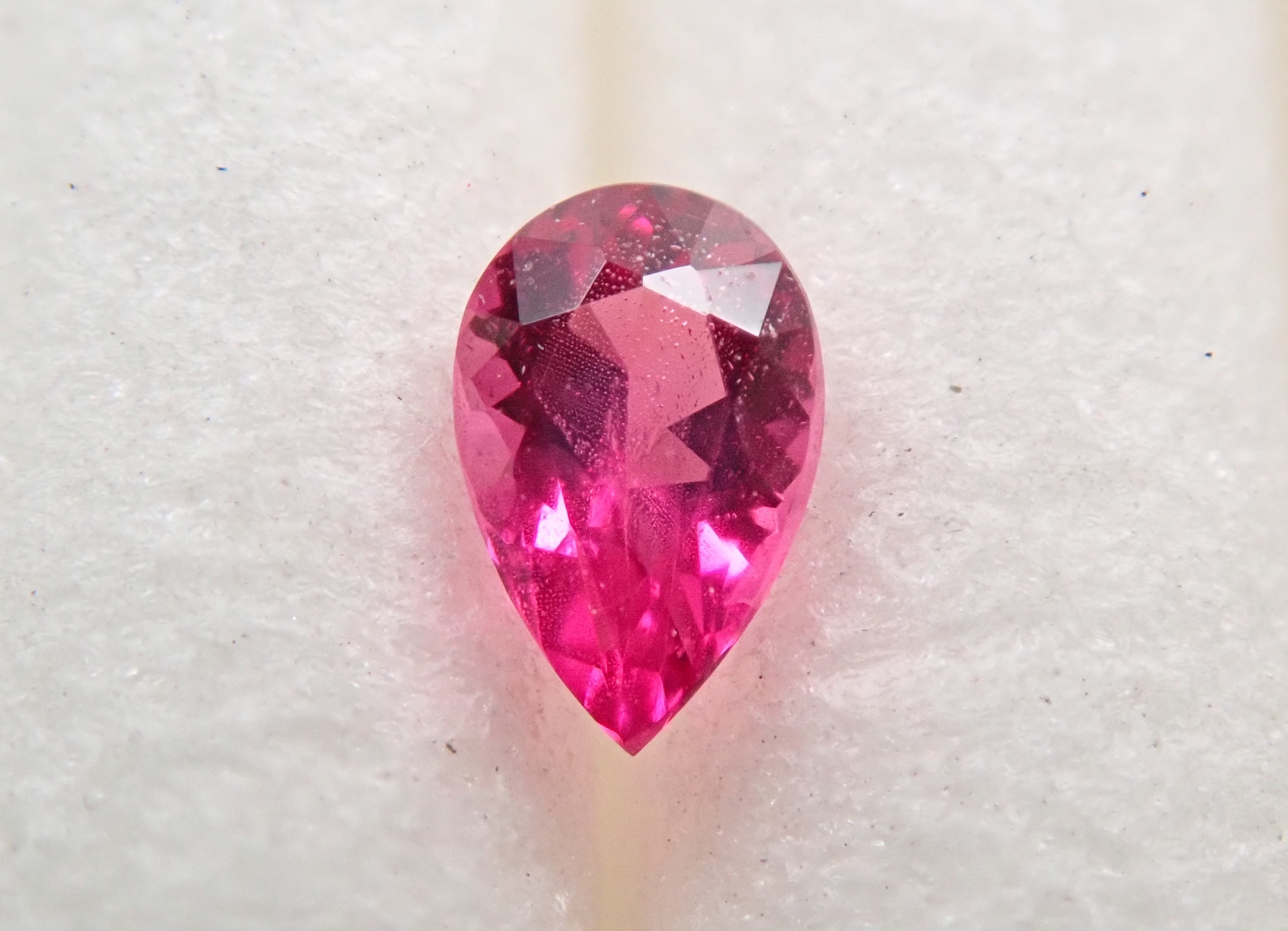 【11/10 22時販売】アメリカ産ノンオイルレッドベリル 0.060ctルース GIA