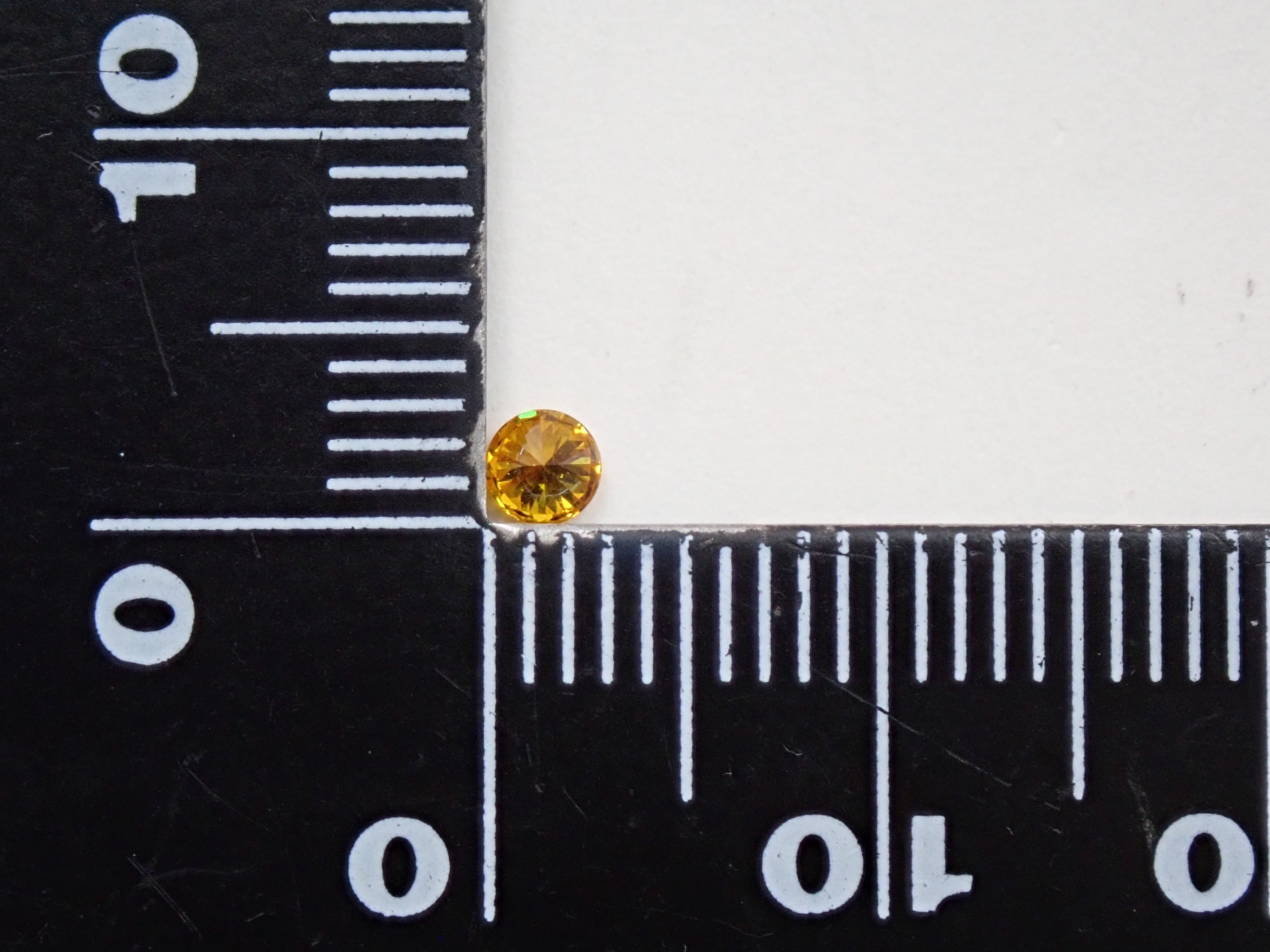 イエローダイヤモンド 3mm/0.107ctルース(FANCY VIVID ORANGY YELLOW, SI-2)