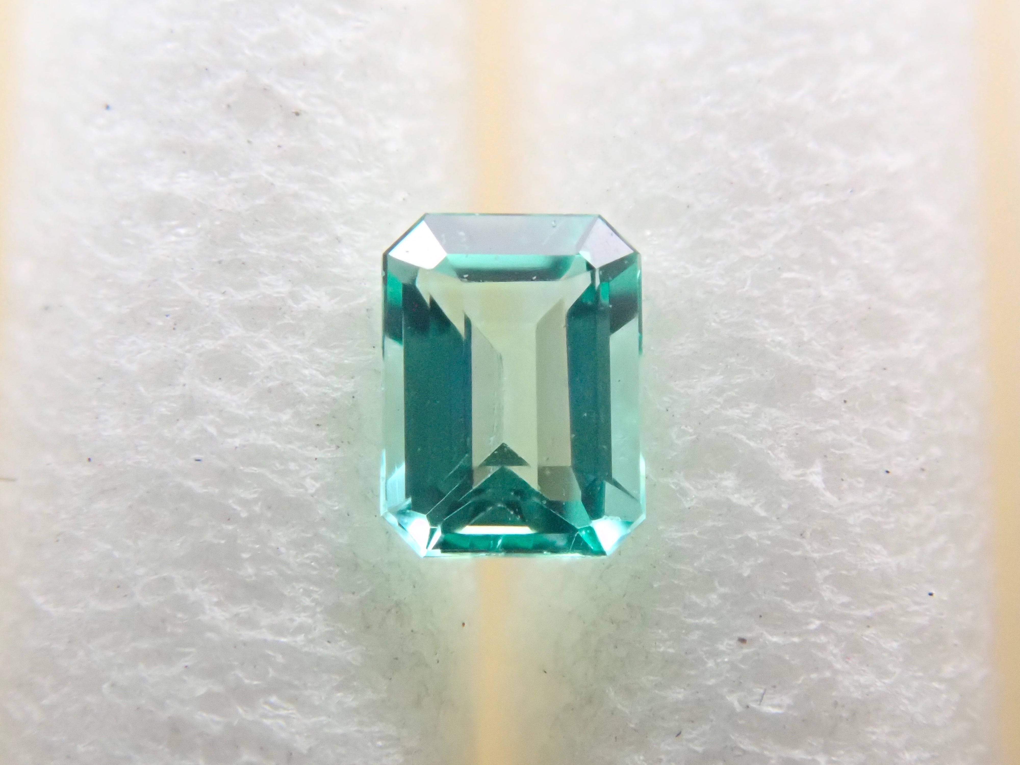 [Sales start 10:00 PM on May 4th] Colombian non-oil emerald (NONE) 0.060ct loose GIA