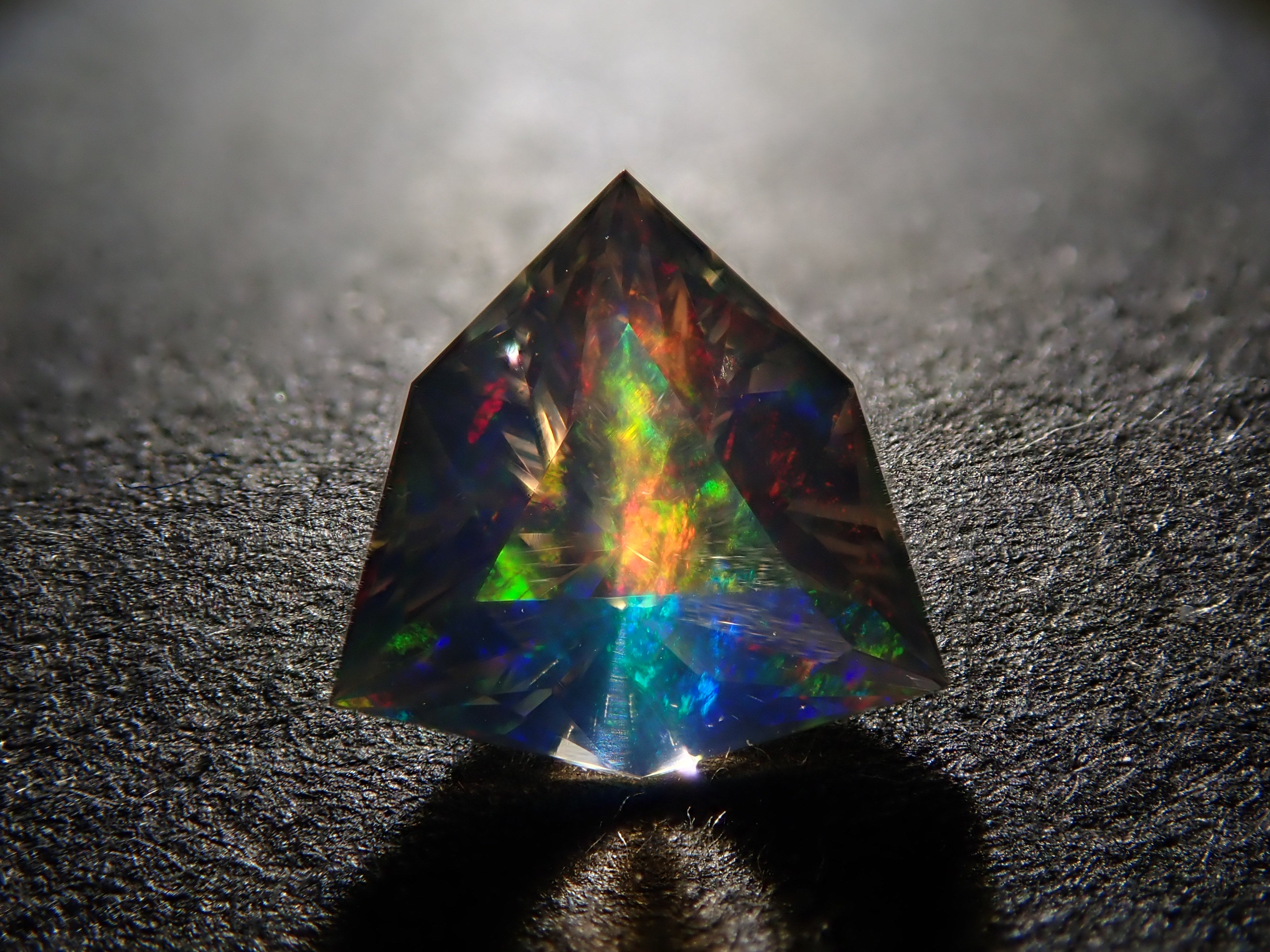 [12561478] Fire Opal (Faceted Cut) 0.401ct Loose Stone