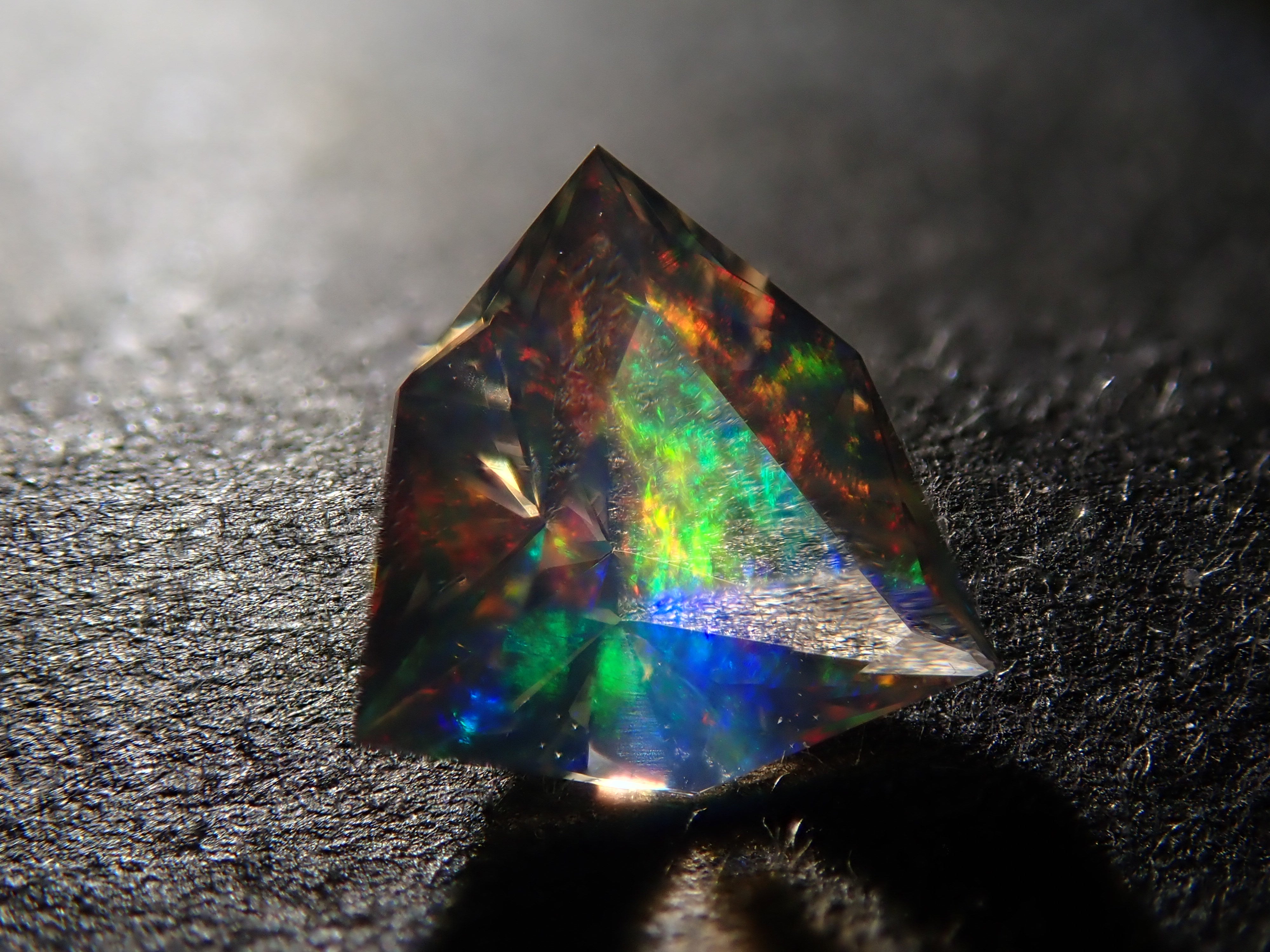 [12561478] Fire Opal (Faceted Cut) 0.401ct Loose Stone